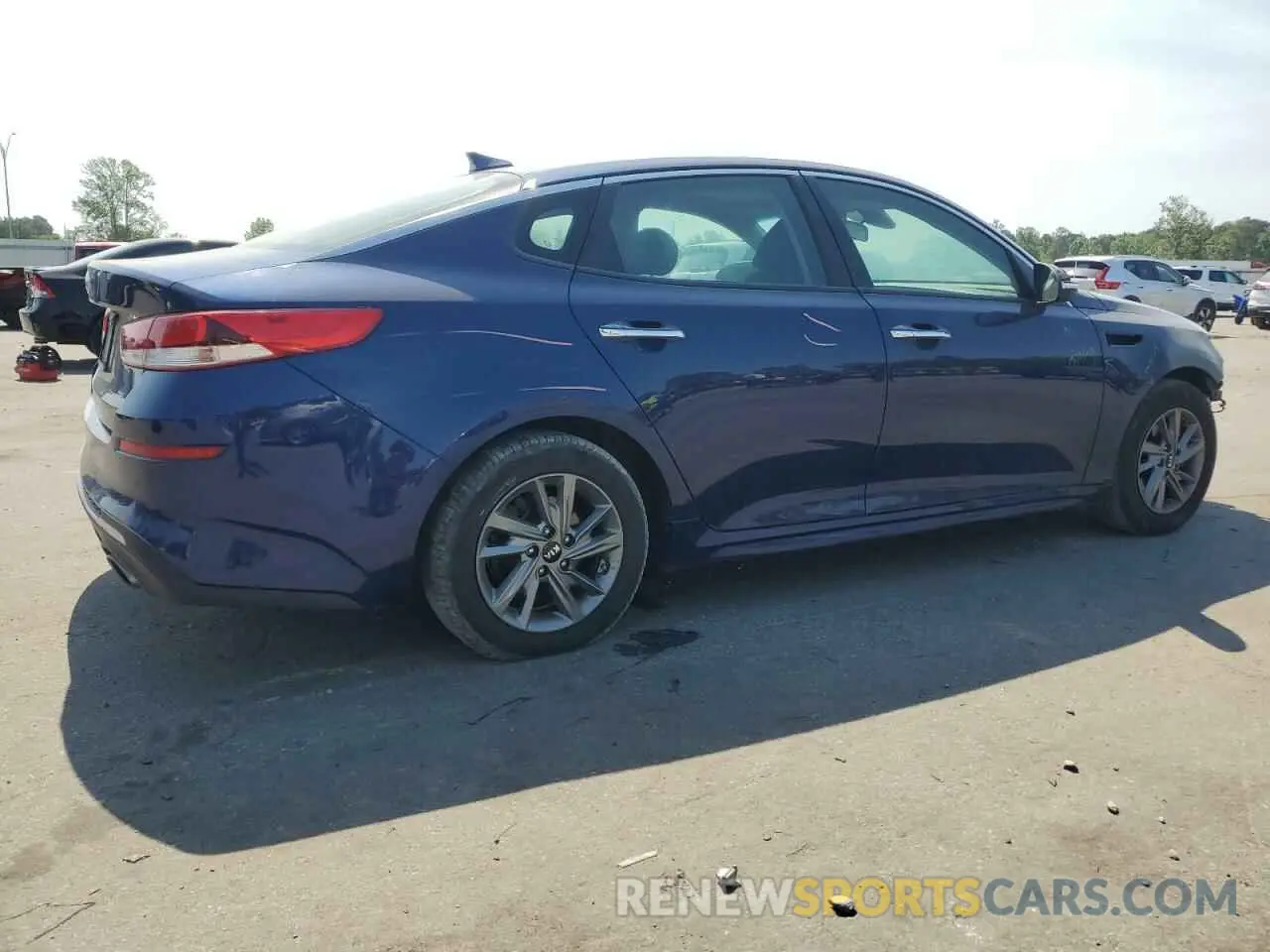 3 Photograph of a damaged car 5XXGT4L35KG340474 KIA OPTIMA 2019