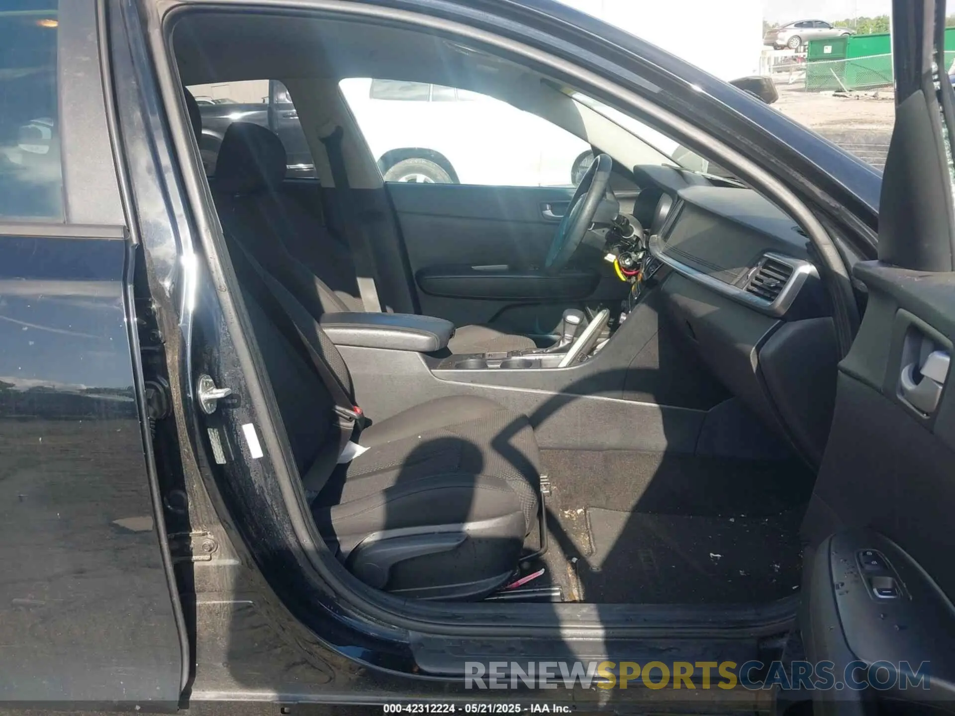 5 Photograph of a damaged car 5XXGT4L35KG344993 KIA OPTIMA 2019