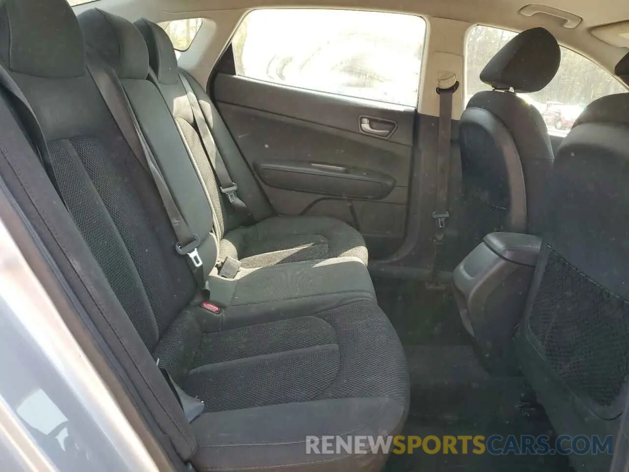 10 Photograph of a damaged car 5XXGT4L35KG348364 KIA OPTIMA 2019