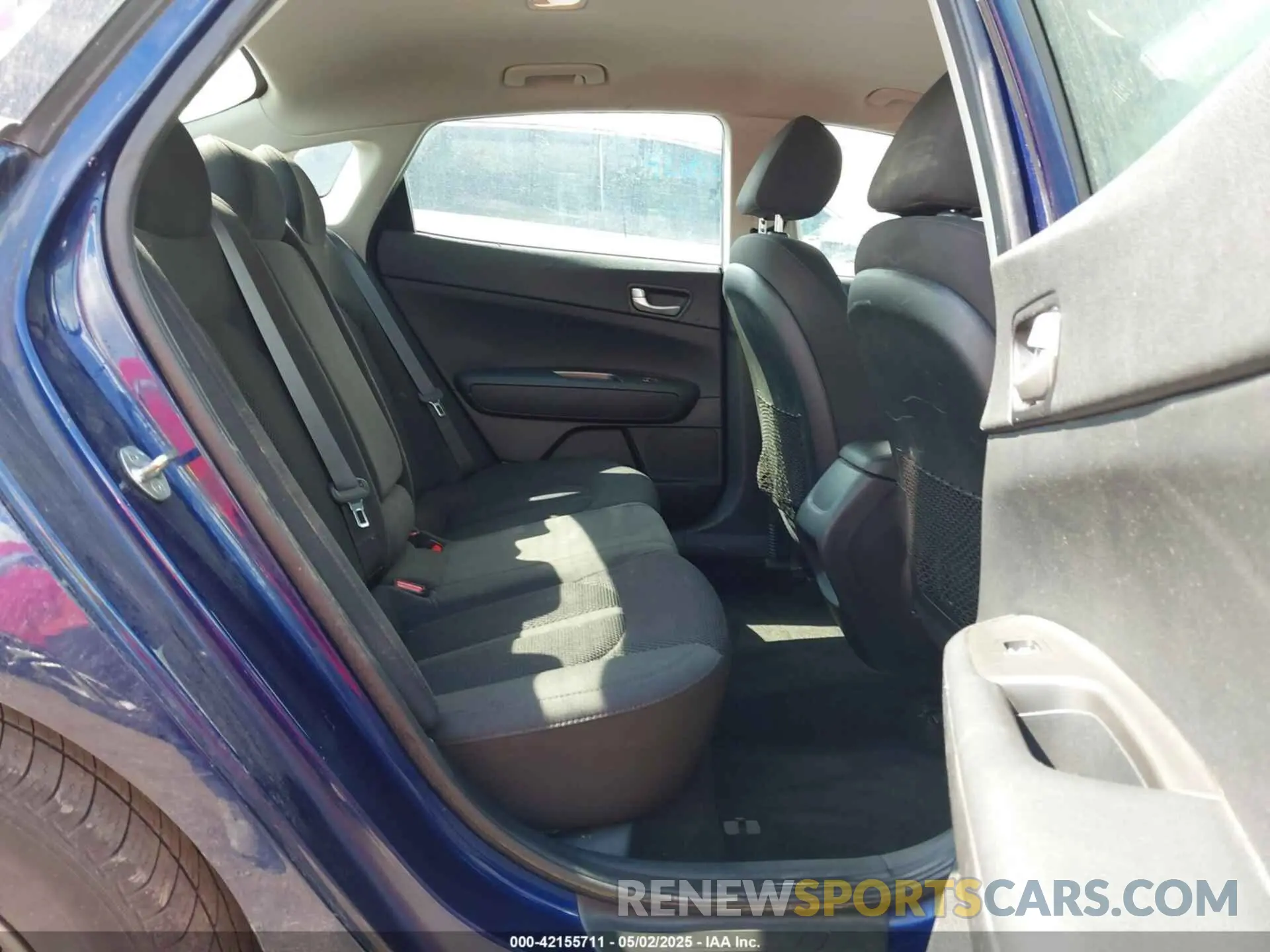 8 Photograph of a damaged car 5XXGT4L35KG351393 KIA OPTIMA 2019