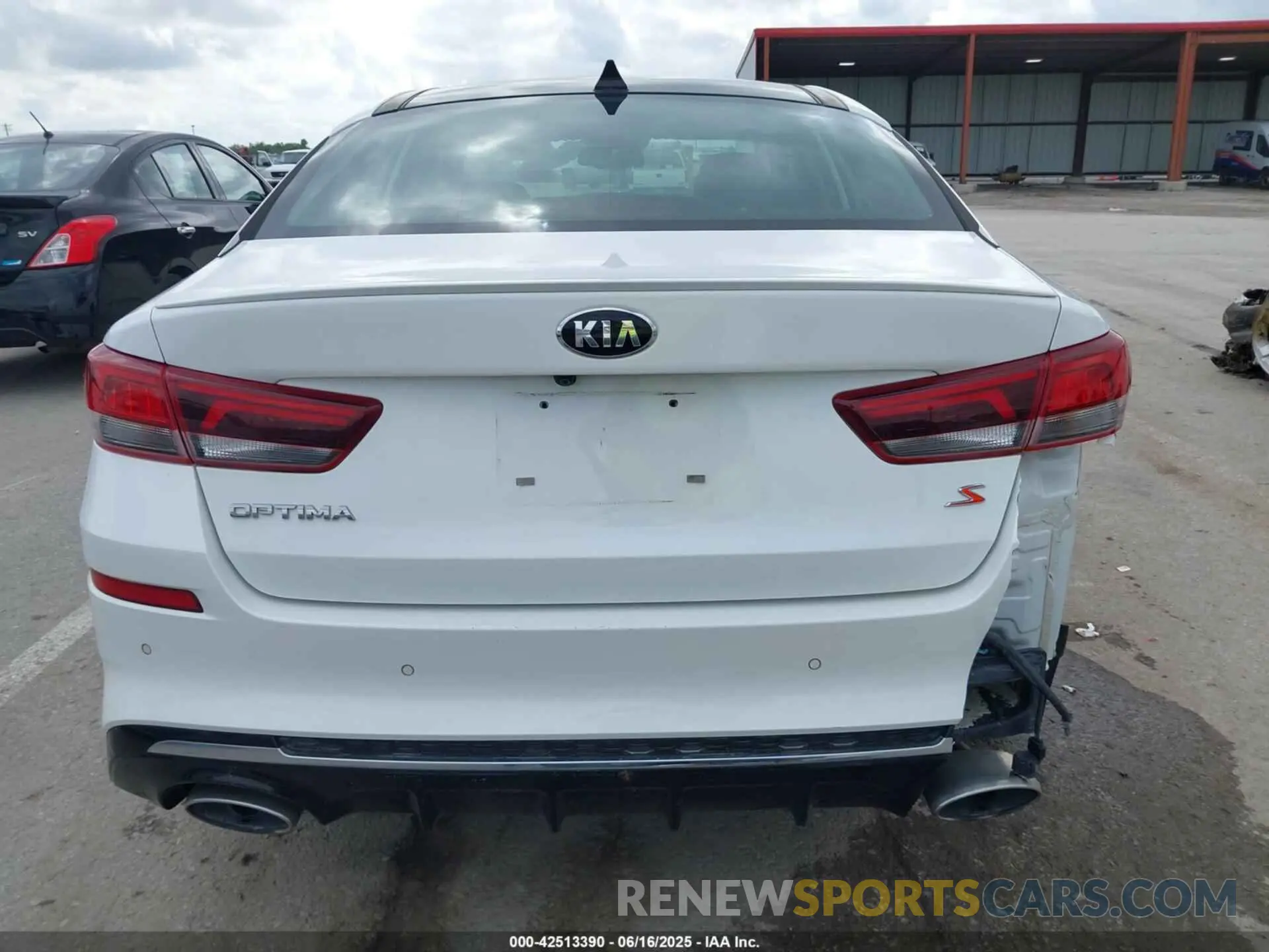 16 Photograph of a damaged car 5XXGT4L35KG355427 KIA OPTIMA 2019