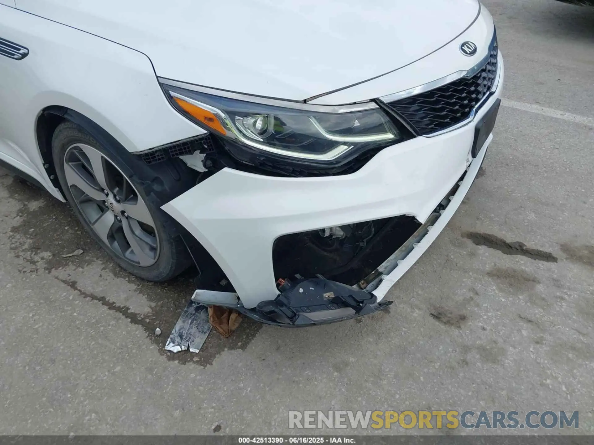 17 Photograph of a damaged car 5XXGT4L35KG355427 KIA OPTIMA 2019