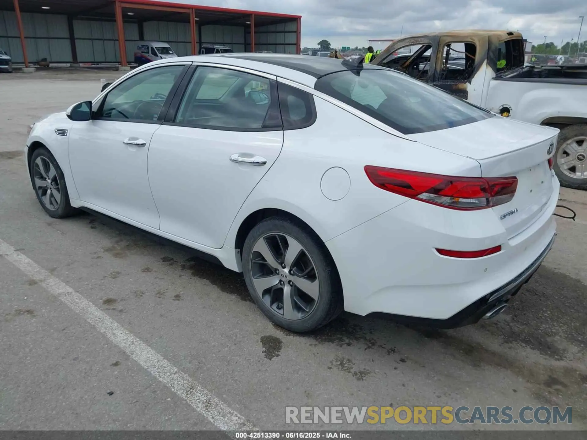 3 Photograph of a damaged car 5XXGT4L35KG355427 KIA OPTIMA 2019