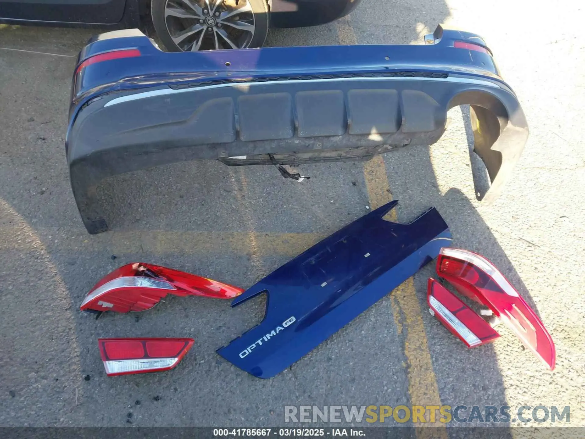 12 Photograph of a damaged car 5XXGT4L35KG357596 KIA OPTIMA 2019