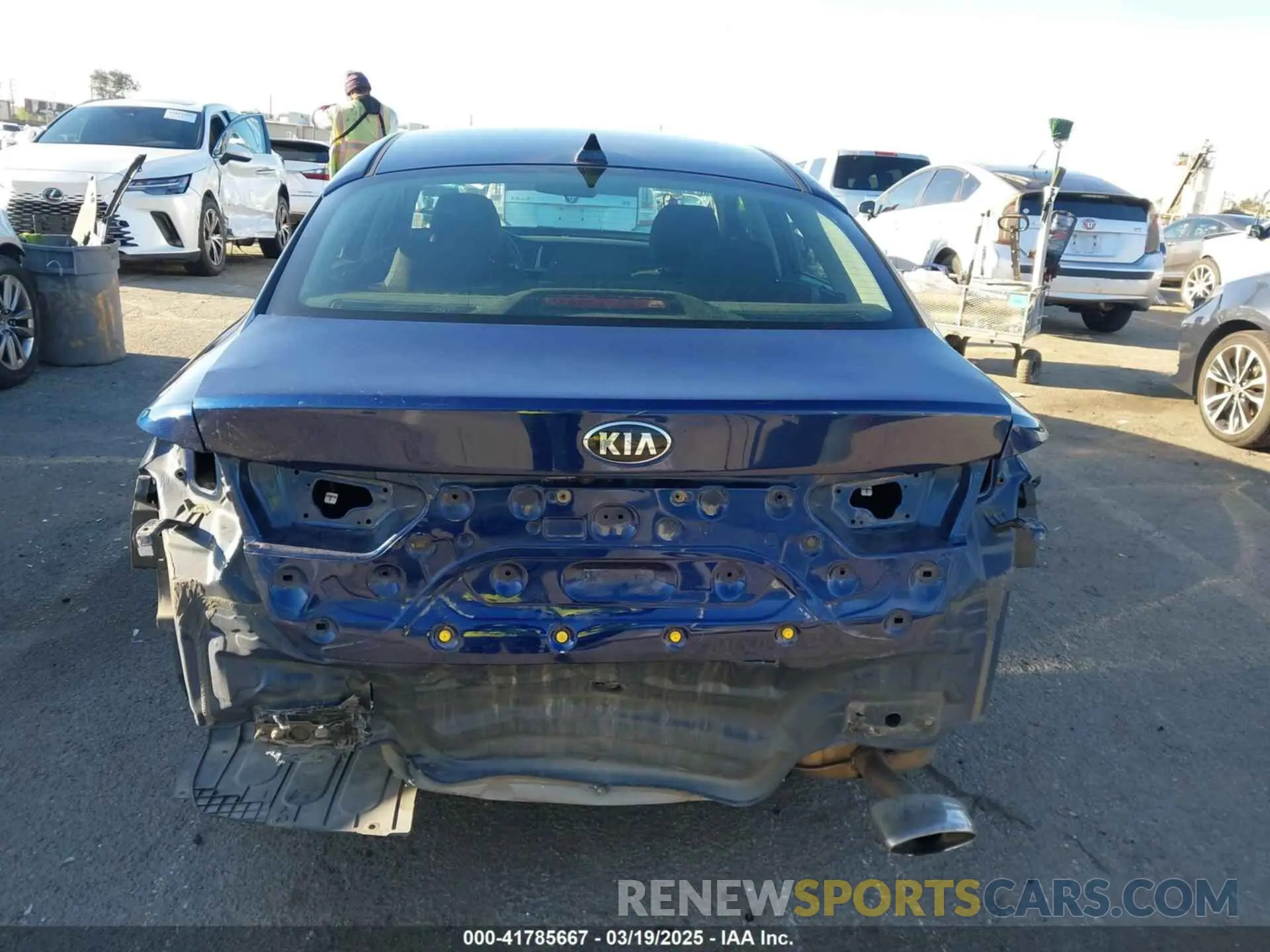 17 Photograph of a damaged car 5XXGT4L35KG357596 KIA OPTIMA 2019