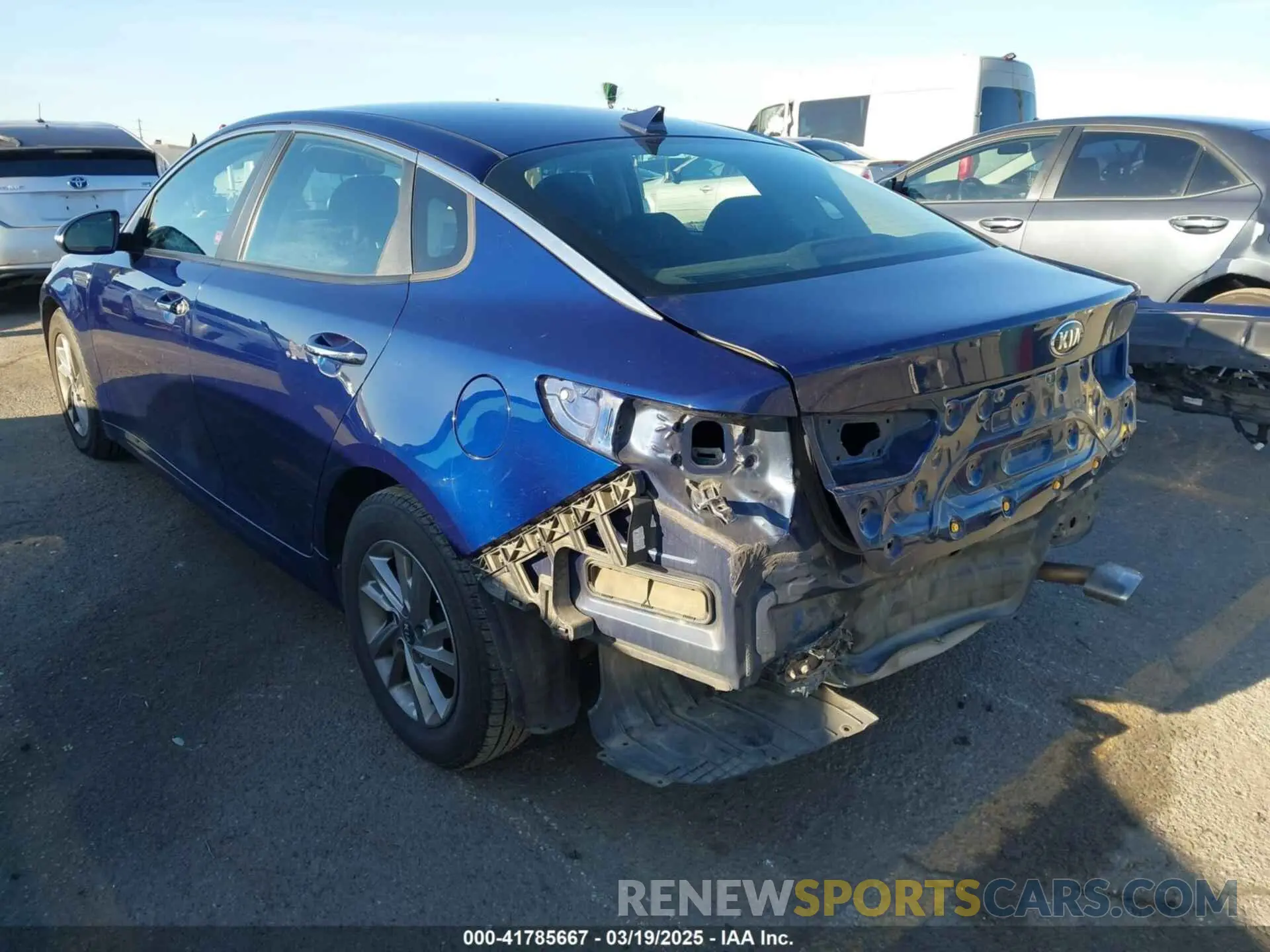 3 Photograph of a damaged car 5XXGT4L35KG357596 KIA OPTIMA 2019