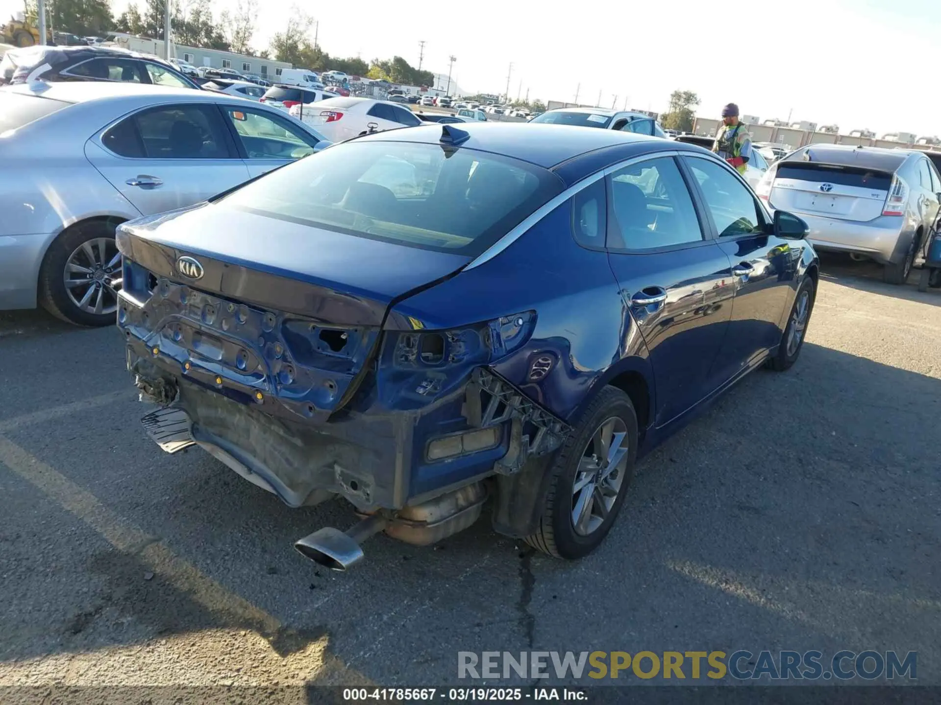 4 Photograph of a damaged car 5XXGT4L35KG357596 KIA OPTIMA 2019