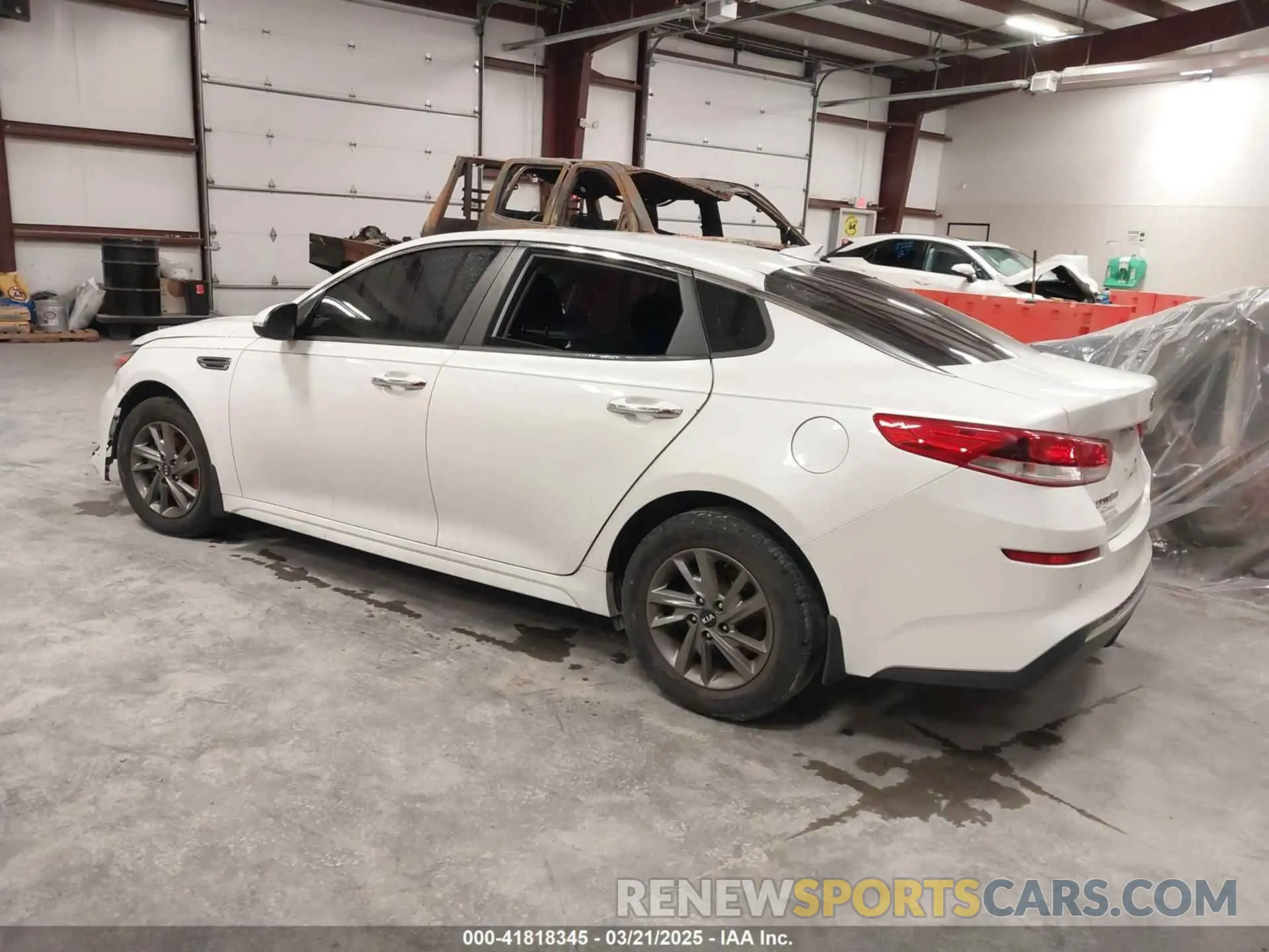 3 Photograph of a damaged car 5XXGT4L35KG375936 KIA OPTIMA 2019