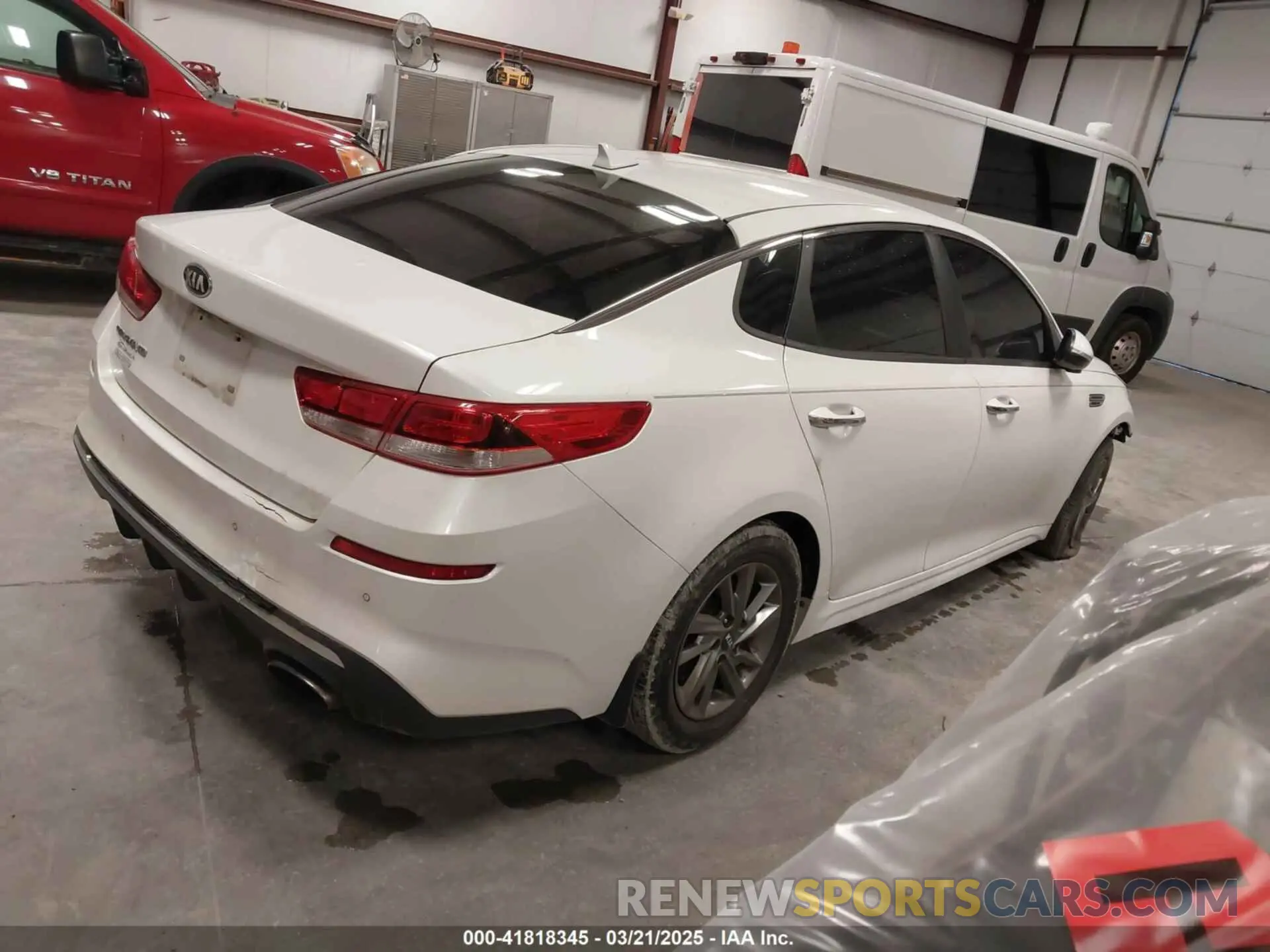 4 Photograph of a damaged car 5XXGT4L35KG375936 KIA OPTIMA 2019