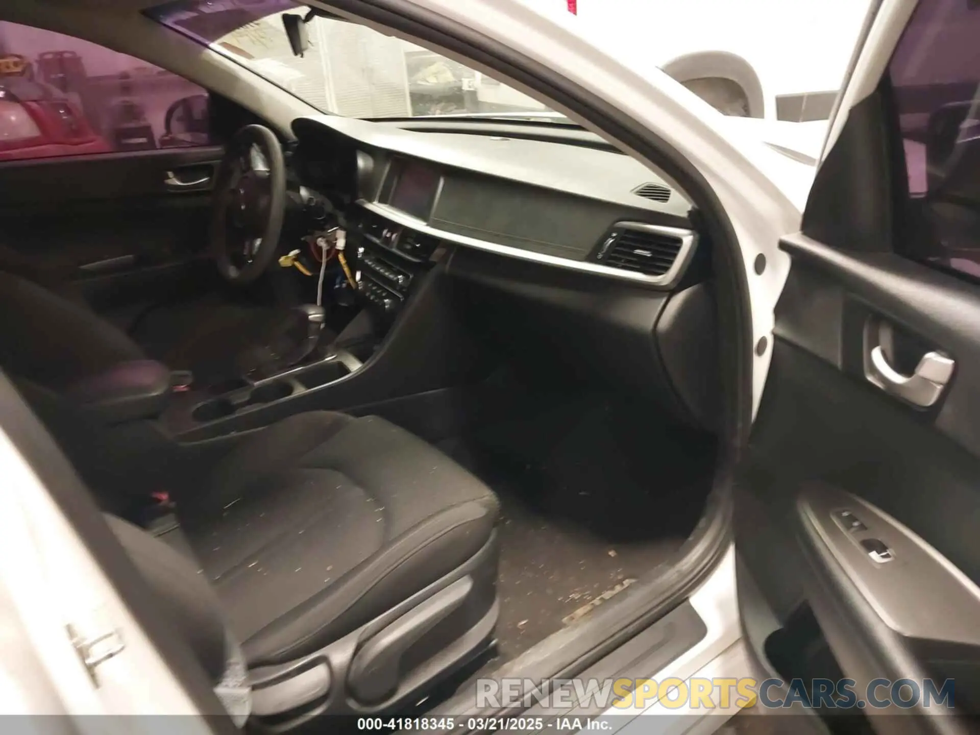 5 Photograph of a damaged car 5XXGT4L35KG375936 KIA OPTIMA 2019
