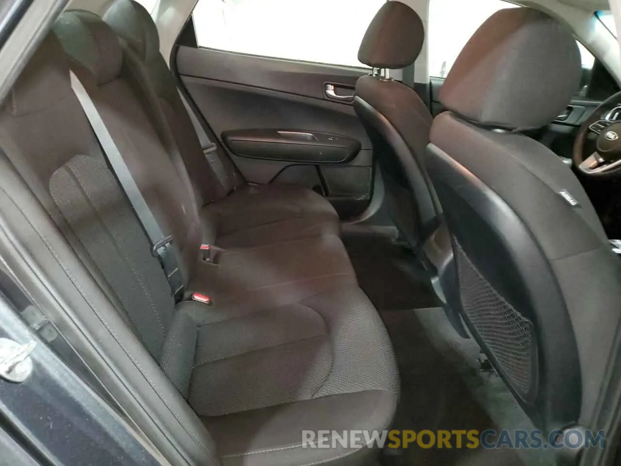 10 Photograph of a damaged car 5XXGT4L35KG377685 KIA OPTIMA 2019