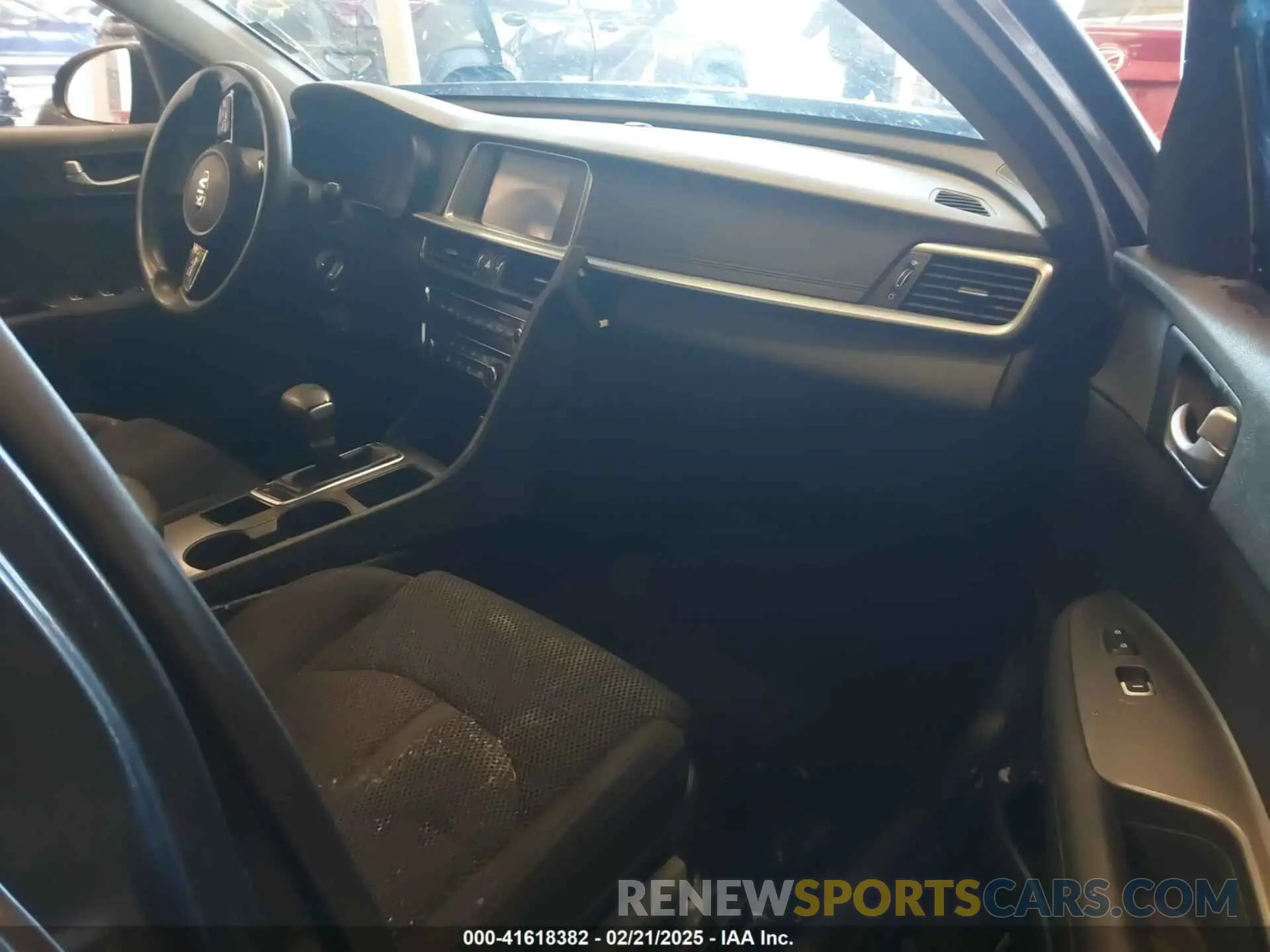 5 Photograph of a damaged car 5XXGT4L36KG279541 KIA OPTIMA 2019
