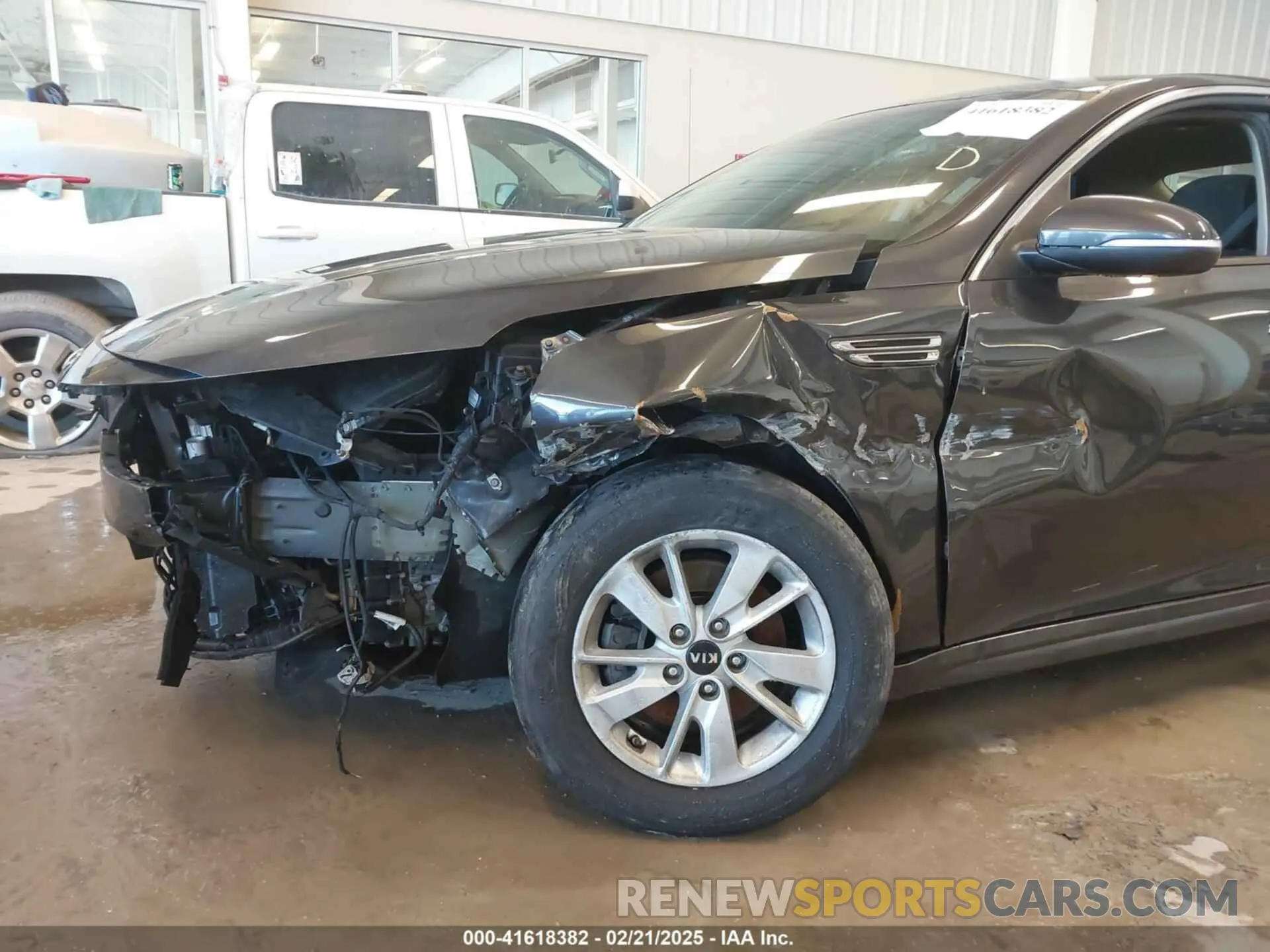 6 Photograph of a damaged car 5XXGT4L36KG279541 KIA OPTIMA 2019