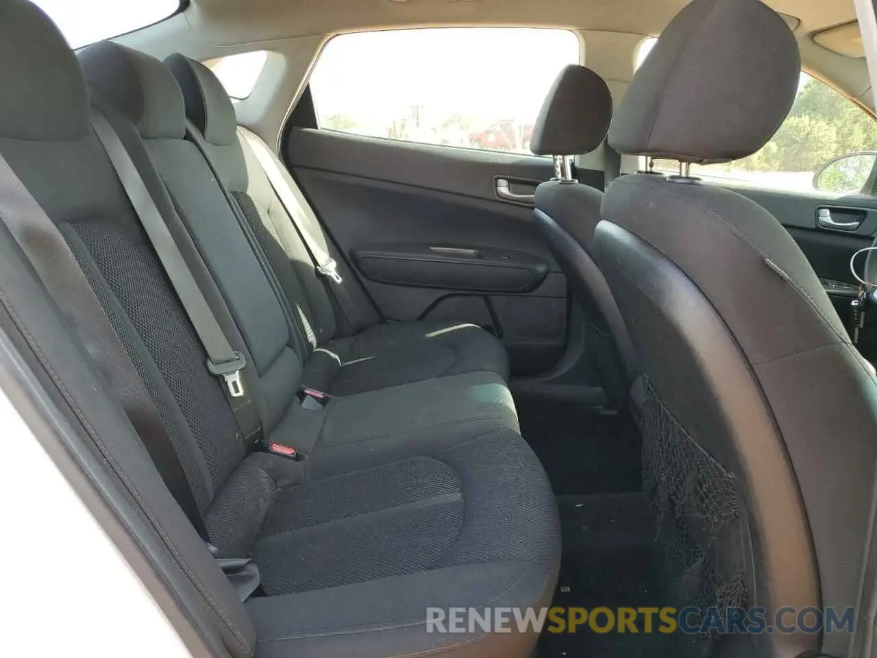 10 Photograph of a damaged car 5XXGT4L36KG291673 KIA OPTIMA 2019