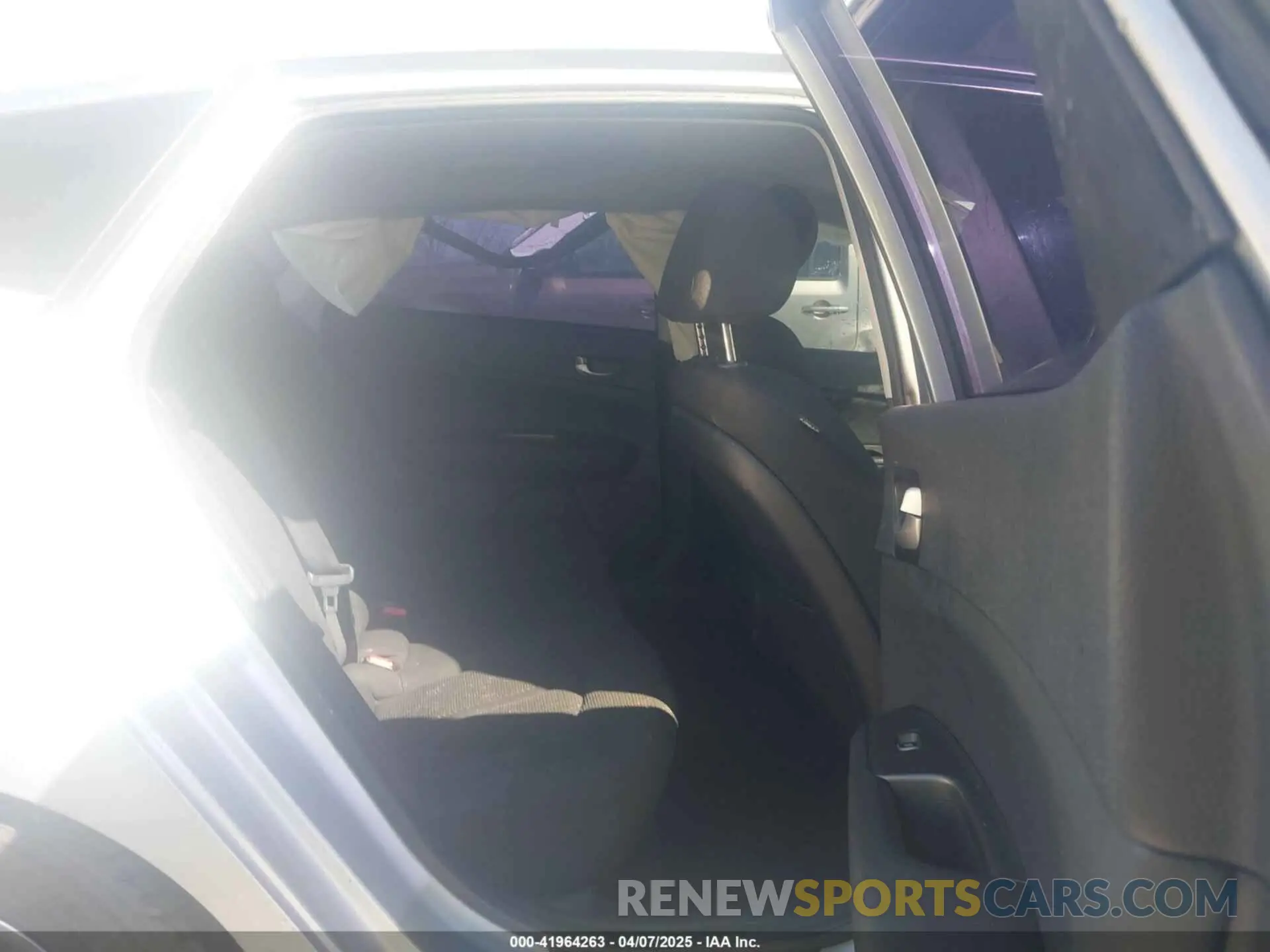 8 Photograph of a damaged car 5XXGT4L36KG292810 KIA OPTIMA 2019