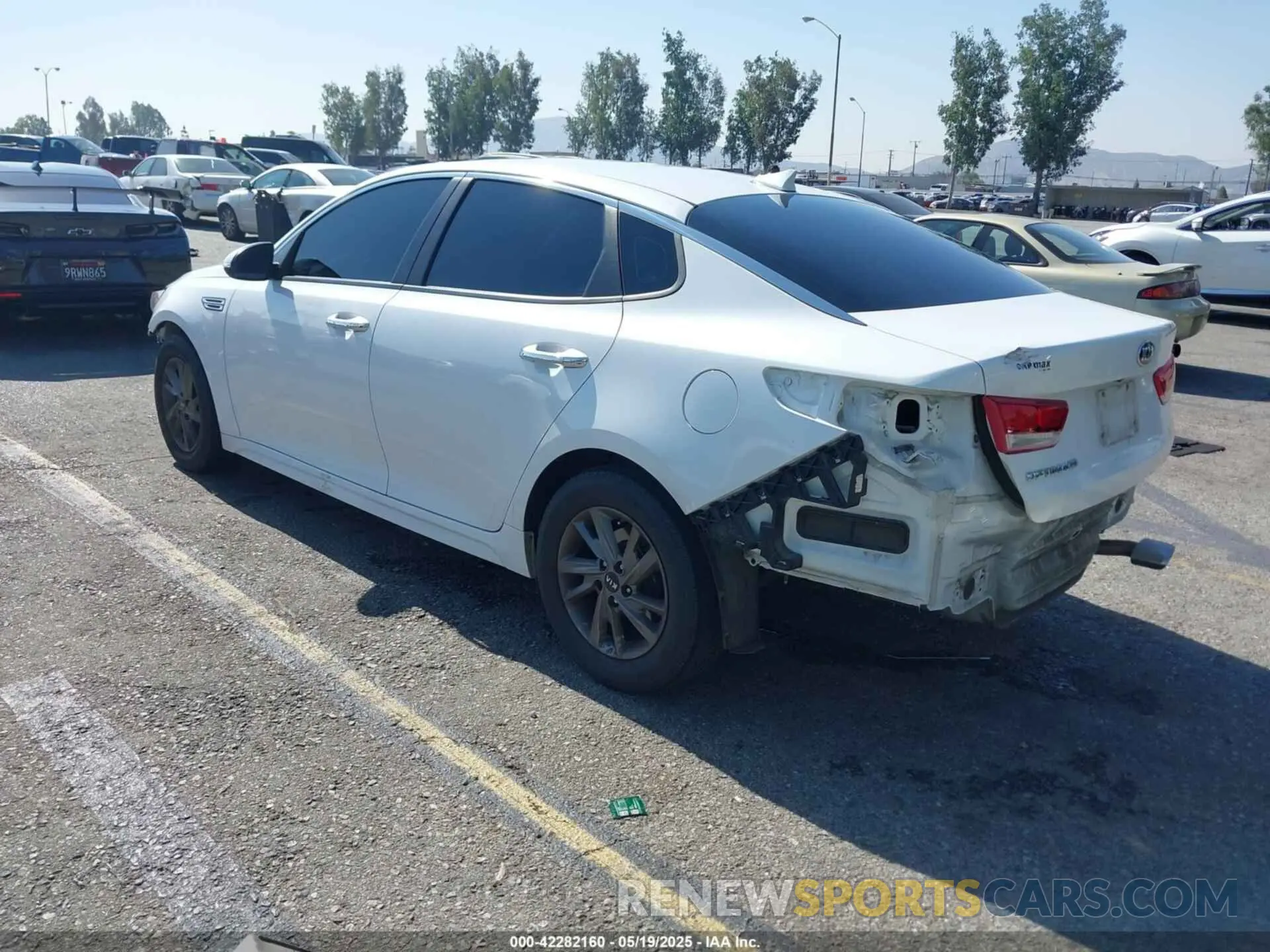3 Photograph of a damaged car 5XXGT4L36KG313302 KIA OPTIMA 2019