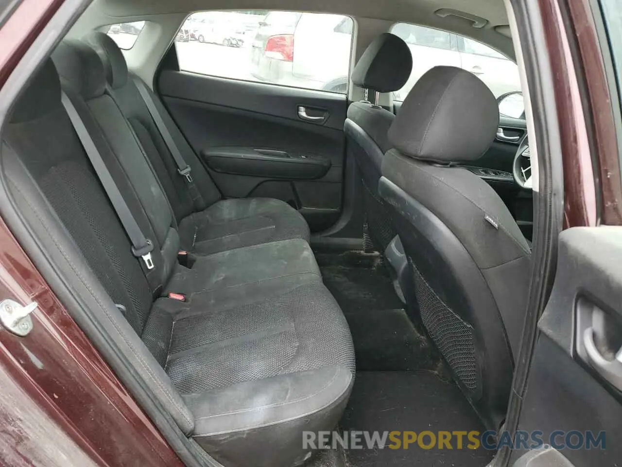 10 Photograph of a damaged car 5XXGT4L36KG320377 KIA OPTIMA 2019