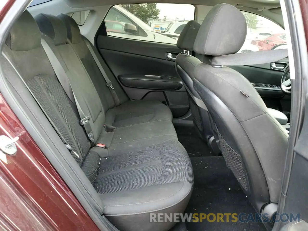 11 Photograph of a damaged car 5XXGT4L36KG321318 KIA OPTIMA 2019
