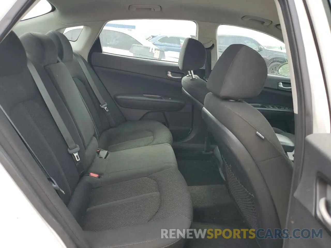 11 Photograph of a damaged car 5XXGT4L36KG326227 KIA OPTIMA 2019