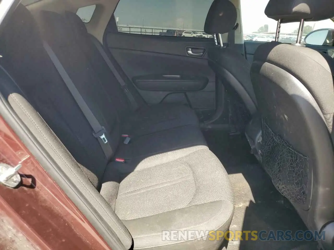 10 Photograph of a damaged car 5XXGT4L36KG326566 KIA OPTIMA 2019