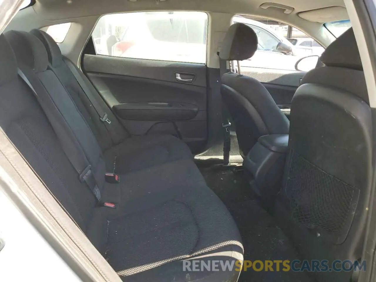 10 Photograph of a damaged car 5XXGT4L36KG329998 KIA OPTIMA 2019