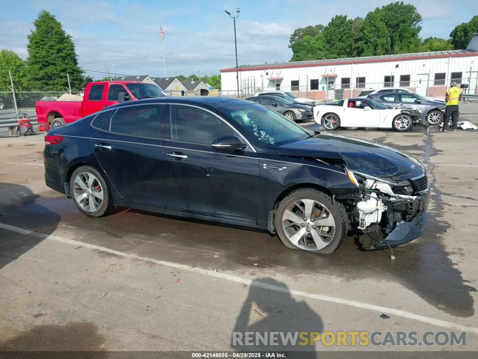 13 Photograph of a damaged car 5XXGT4L36KG335090 KIA OPTIMA 2019
