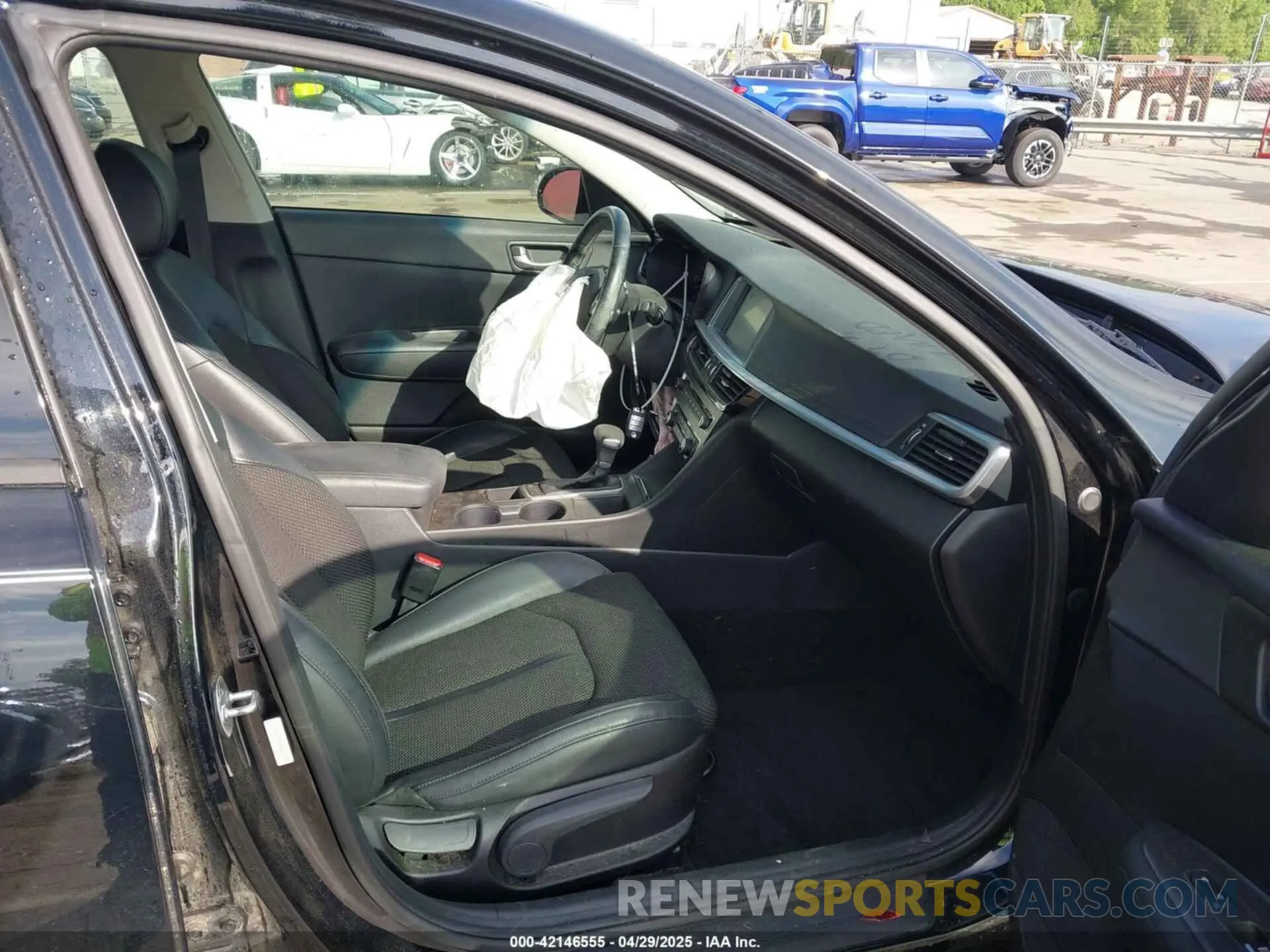 5 Photograph of a damaged car 5XXGT4L36KG335090 KIA OPTIMA 2019