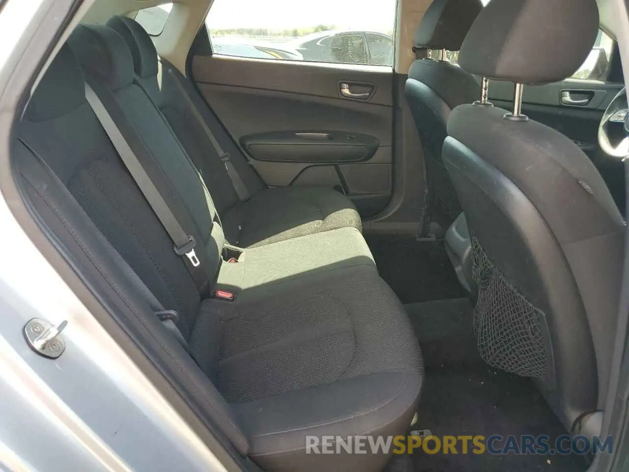 10 Photograph of a damaged car 5XXGT4L36KG335607 KIA OPTIMA 2019