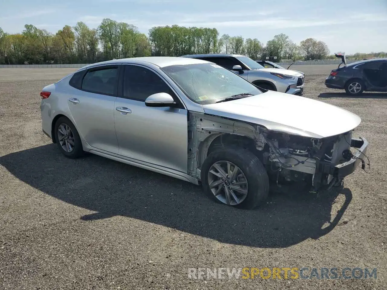 4 Photograph of a damaged car 5XXGT4L36KG335607 KIA OPTIMA 2019