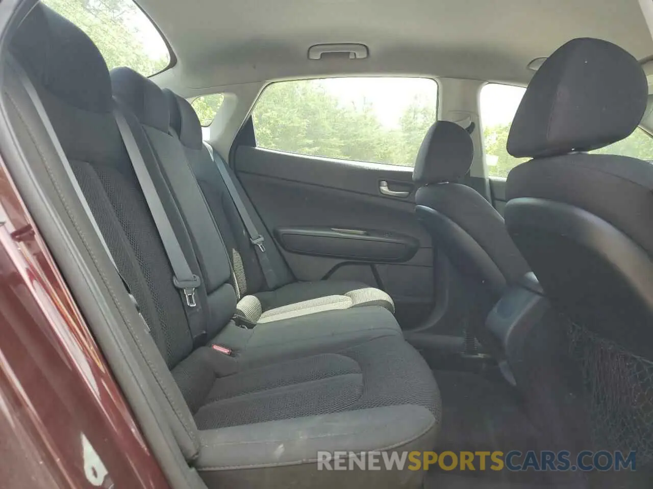 10 Photograph of a damaged car 5XXGT4L36KG338247 KIA OPTIMA 2019