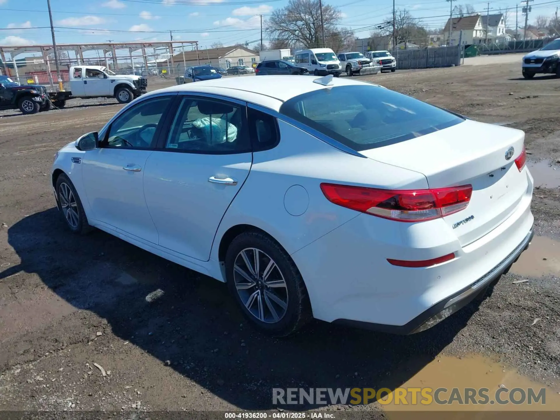 3 Photograph of a damaged car 5XXGT4L36KG347689 KIA OPTIMA 2019