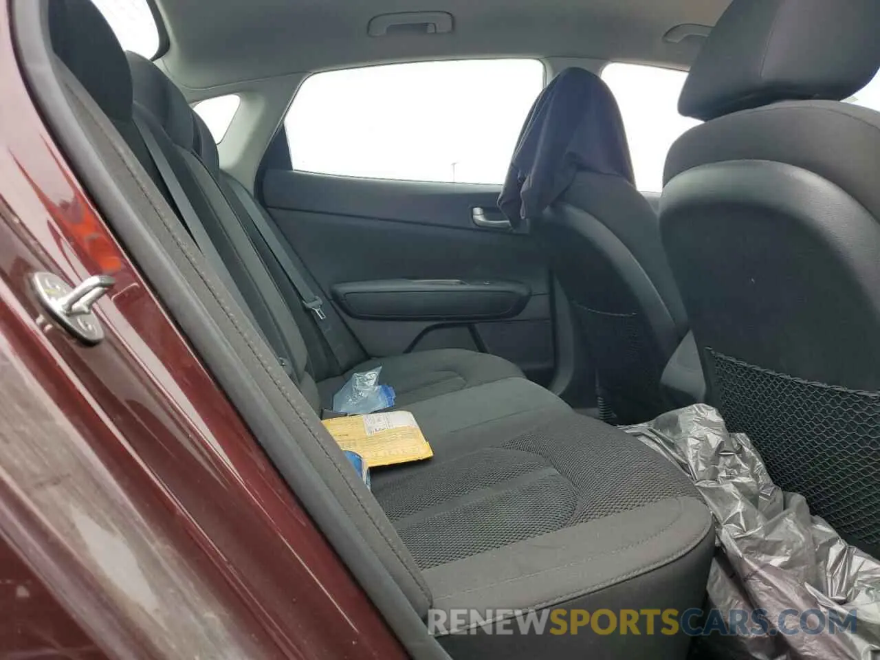 10 Photograph of a damaged car 5XXGT4L36KG367604 KIA OPTIMA 2019