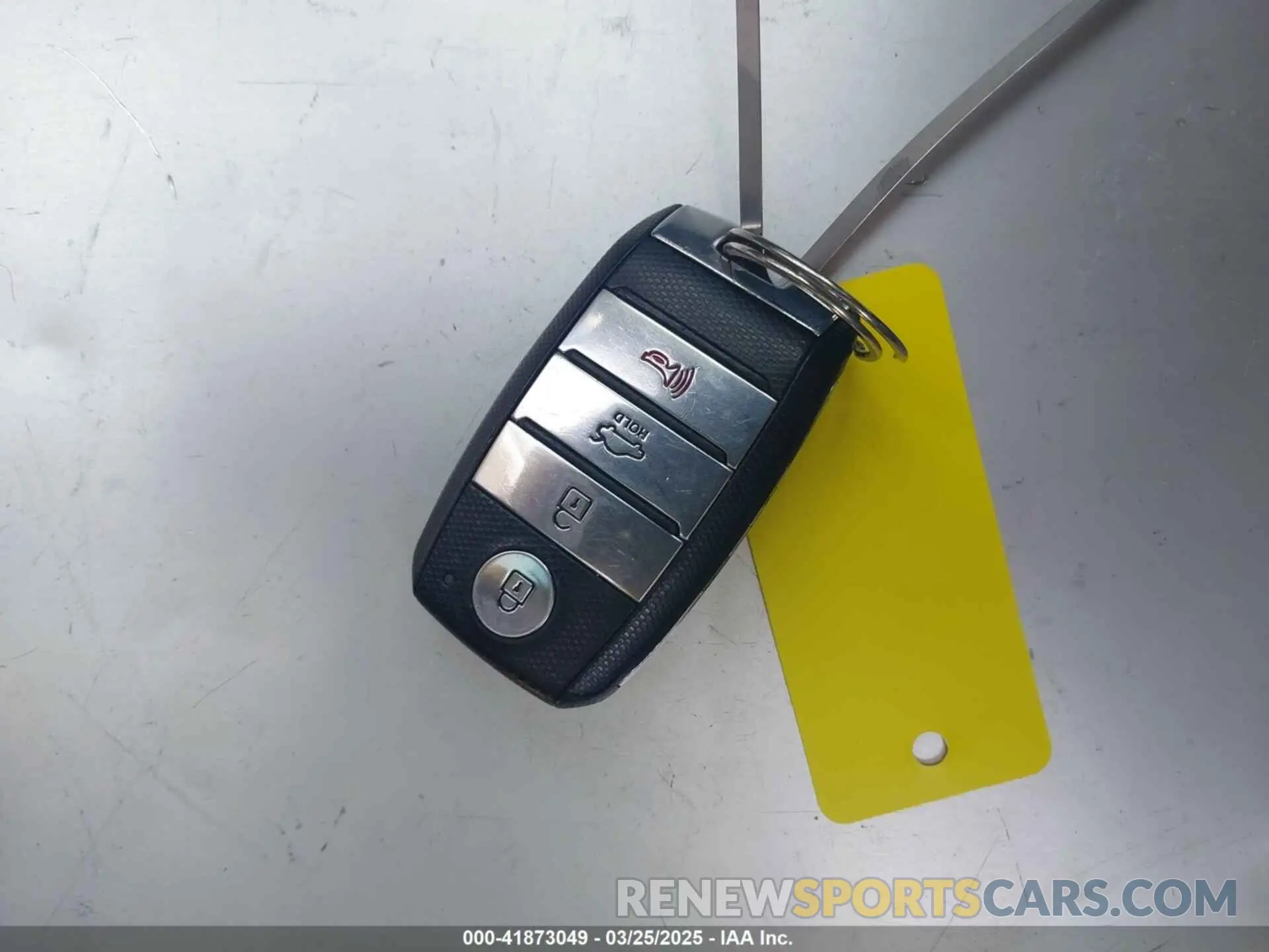 11 Photograph of a damaged car 5XXGT4L36KG369501 KIA OPTIMA 2019
