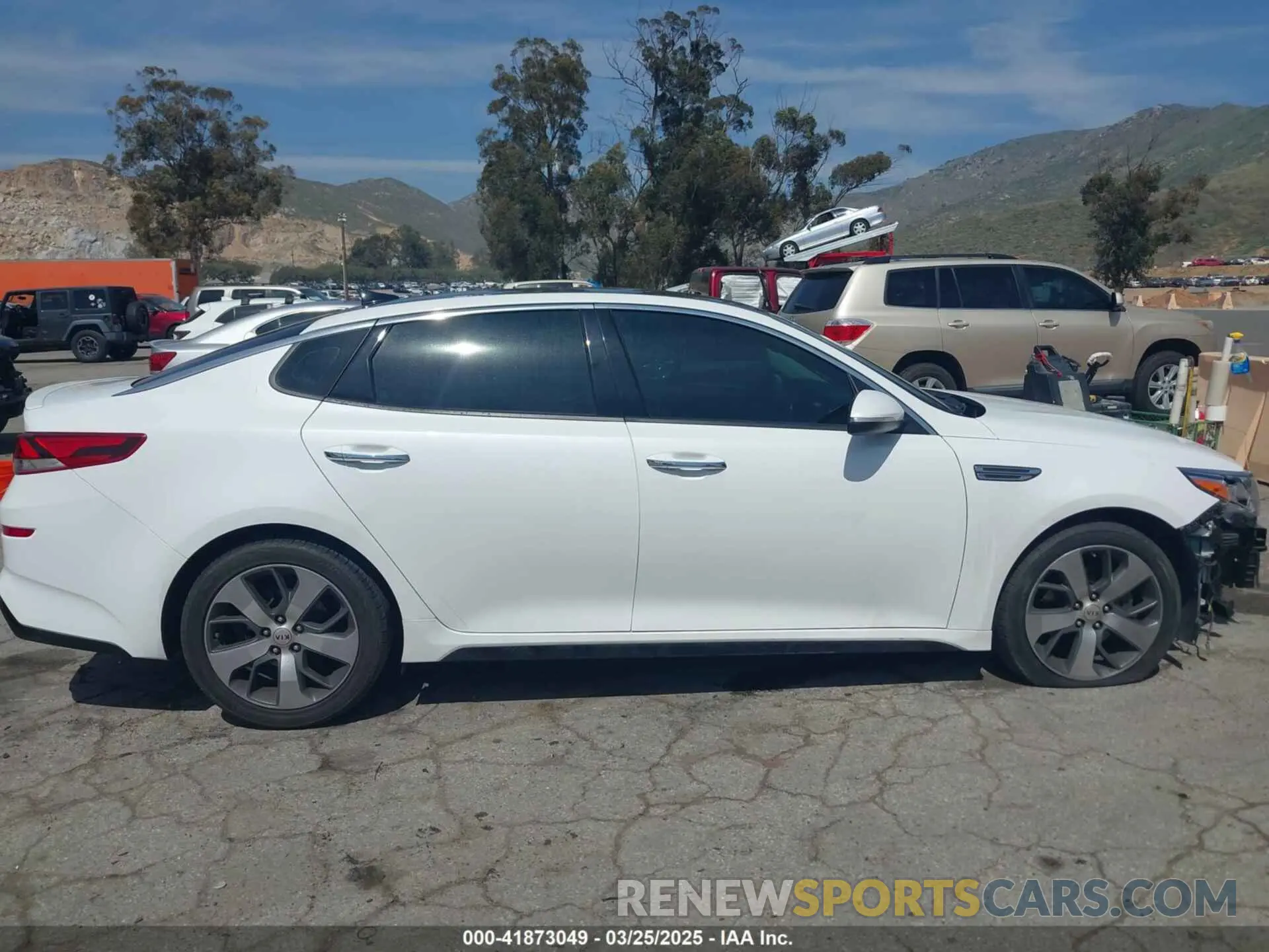 14 Photograph of a damaged car 5XXGT4L36KG369501 KIA OPTIMA 2019