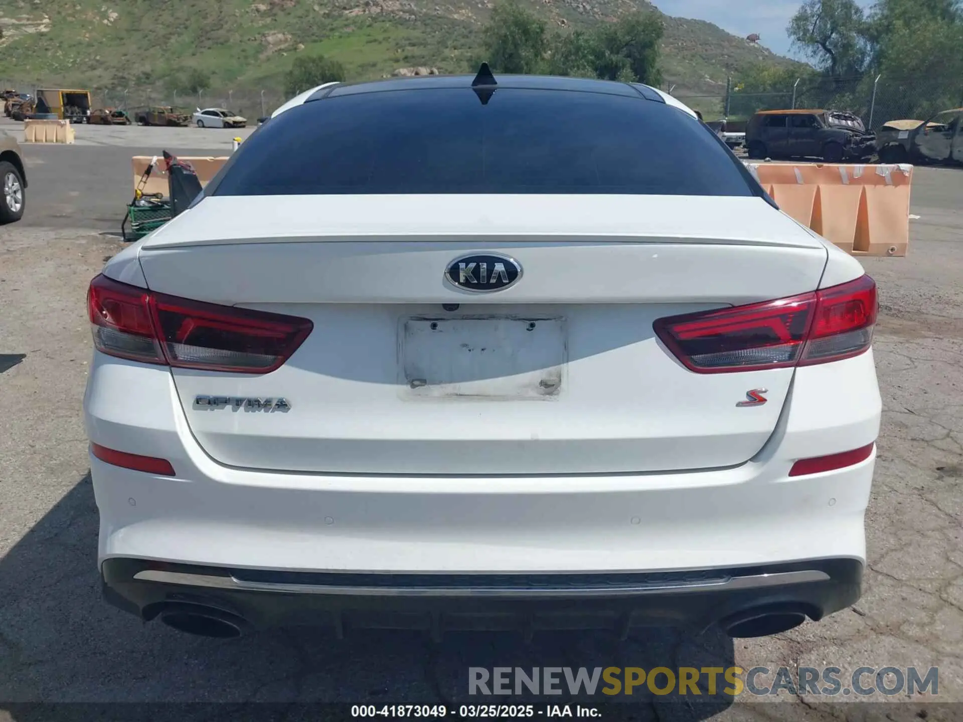 17 Photograph of a damaged car 5XXGT4L36KG369501 KIA OPTIMA 2019