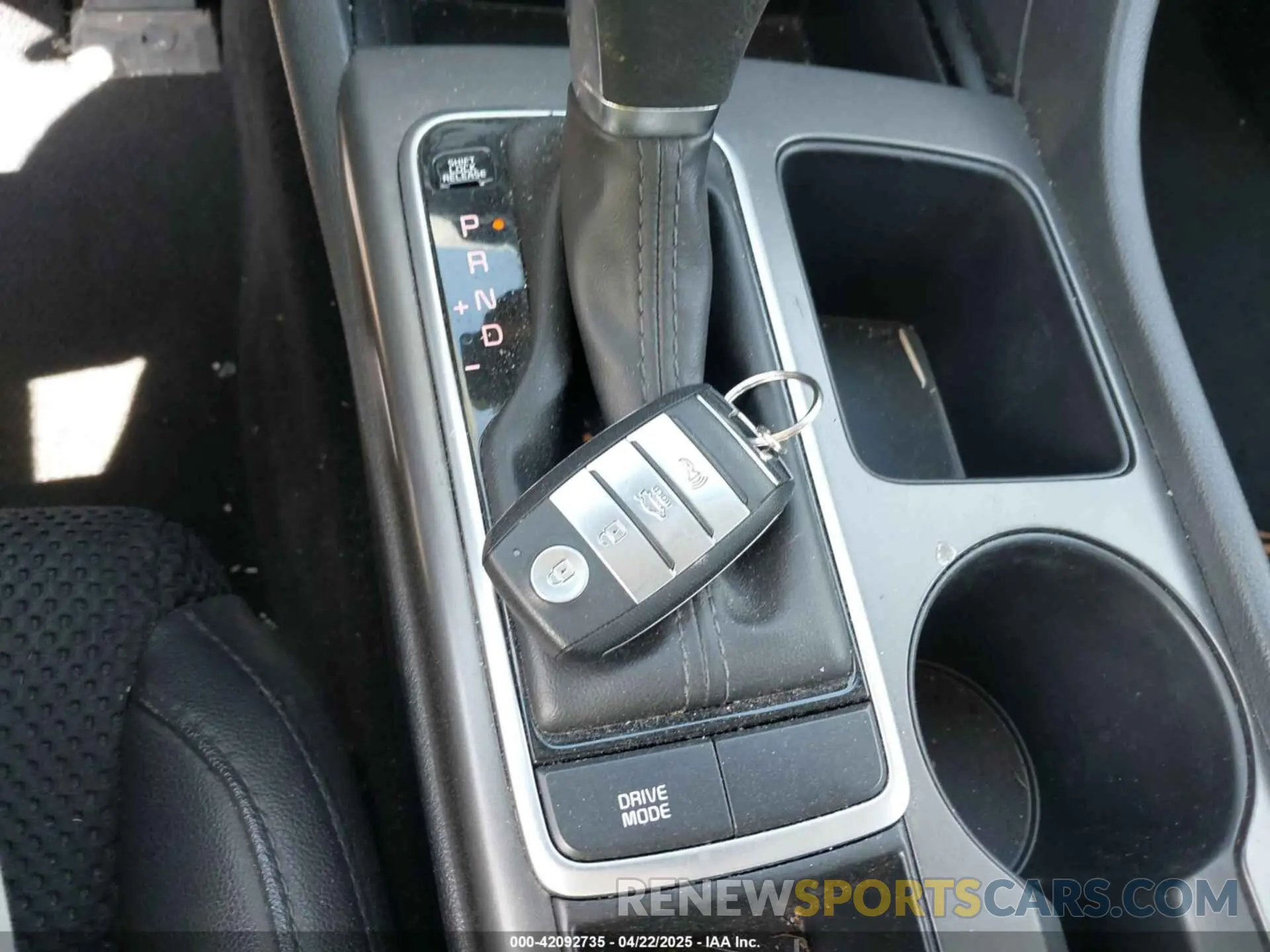 11 Photograph of a damaged car 5XXGT4L36KG371409 KIA OPTIMA 2019