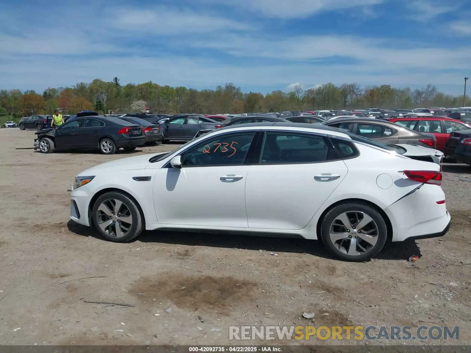 14 Photograph of a damaged car 5XXGT4L36KG371409 KIA OPTIMA 2019
