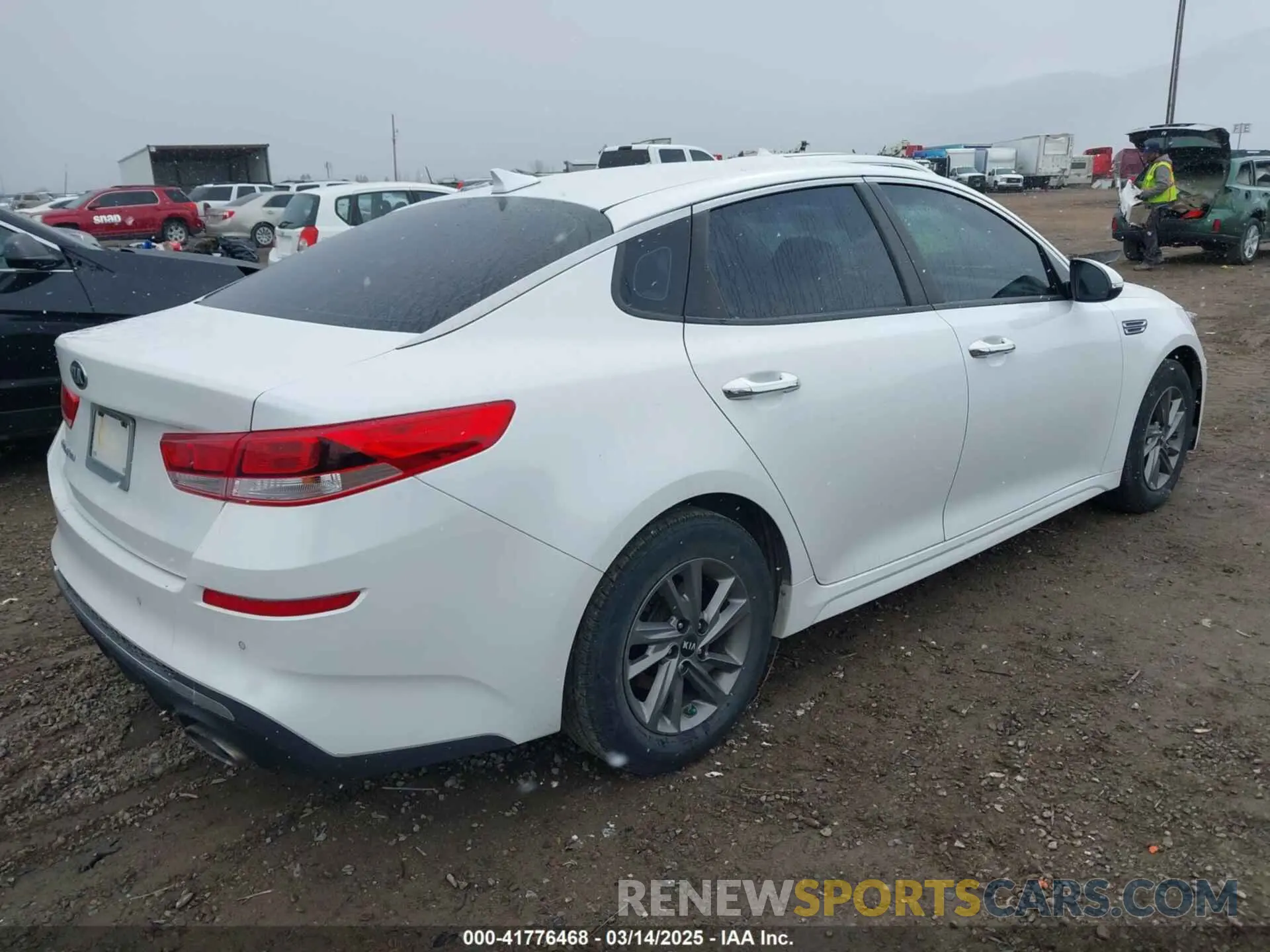 4 Photograph of a damaged car 5XXGT4L36KG371992 KIA OPTIMA 2019