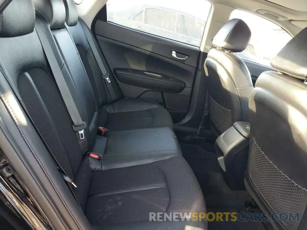 10 Photograph of a damaged car 5XXGT4L36KG375315 KIA OPTIMA 2019