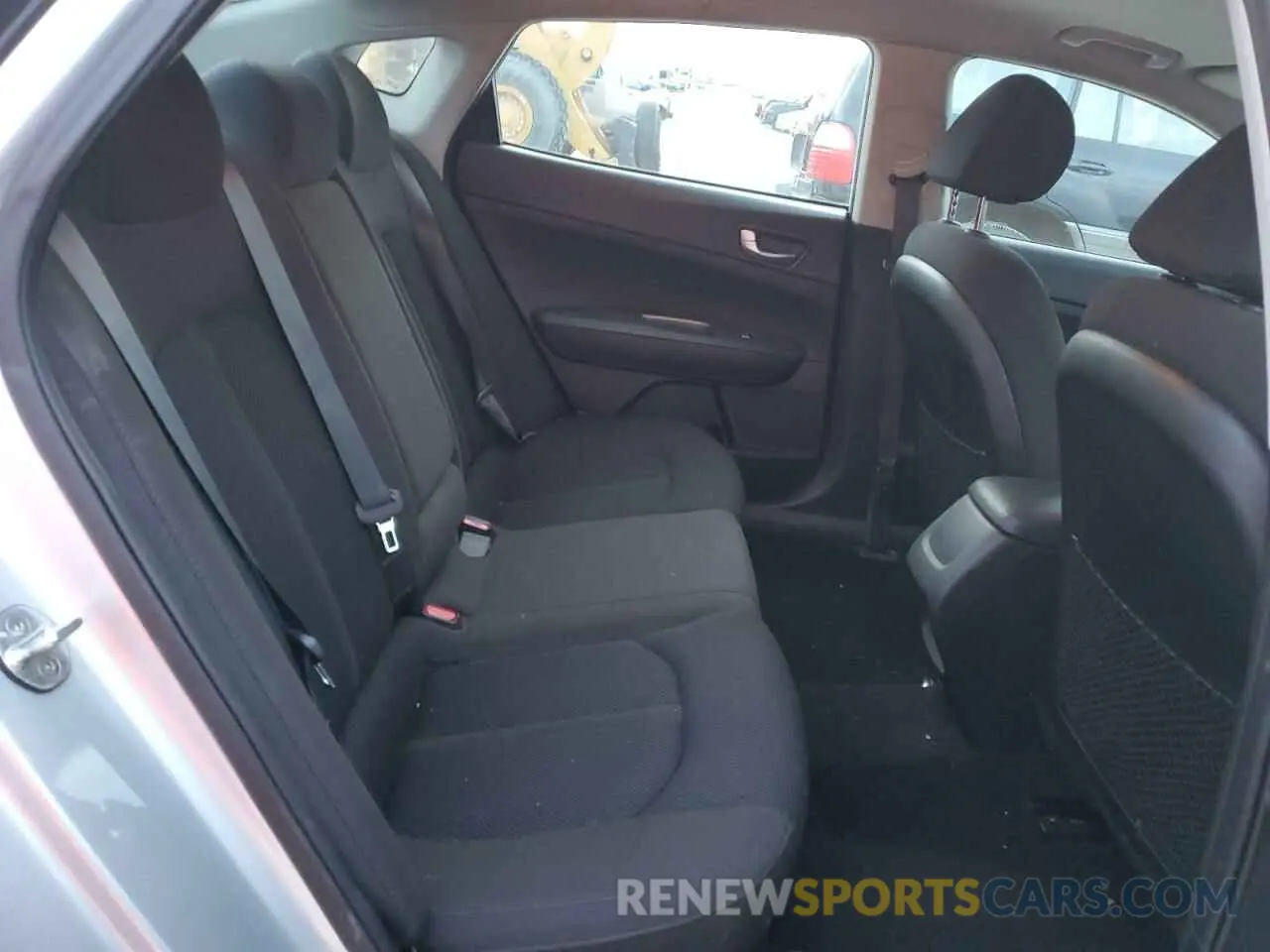 10 Photograph of a damaged car 5XXGT4L36KG376755 KIA OPTIMA 2019