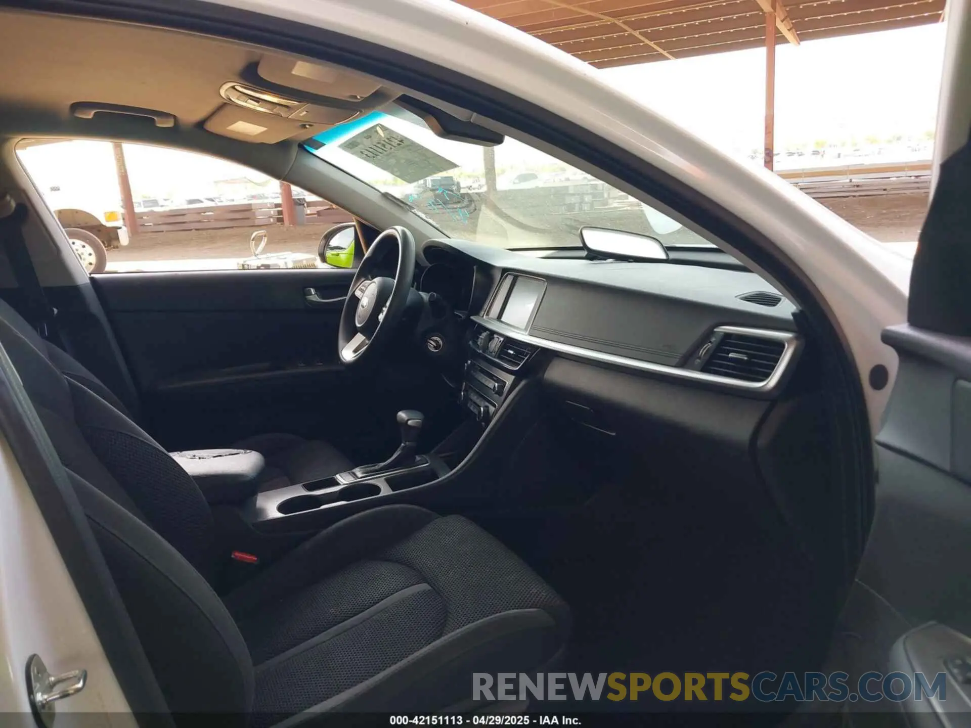 5 Photograph of a damaged car 5XXGT4L37KG275045 KIA OPTIMA 2019