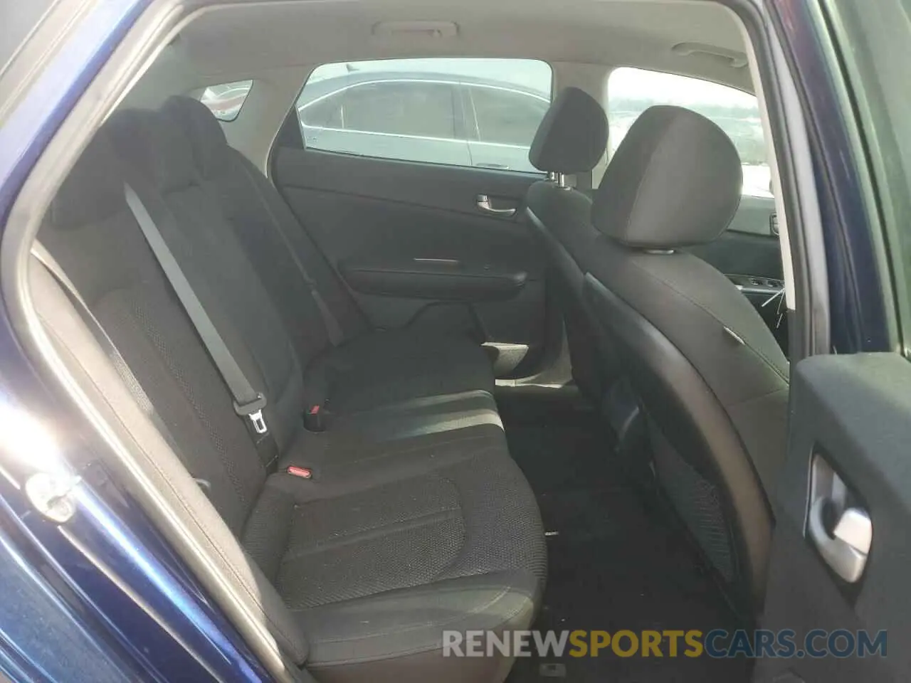 10 Photograph of a damaged car 5XXGT4L37KG276020 KIA OPTIMA 2019