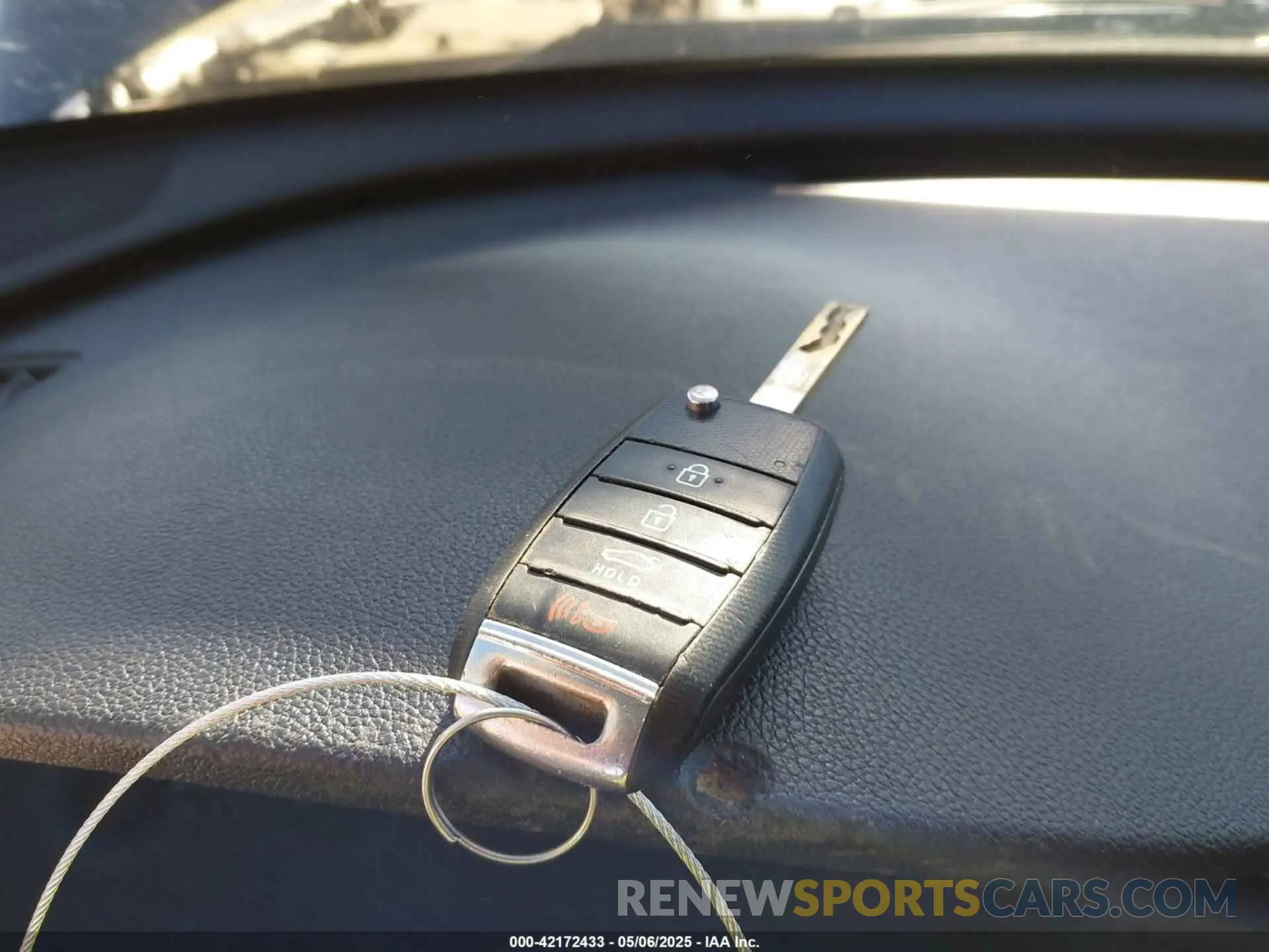 10 Photograph of a damaged car 5XXGT4L37KG277717 KIA OPTIMA 2019