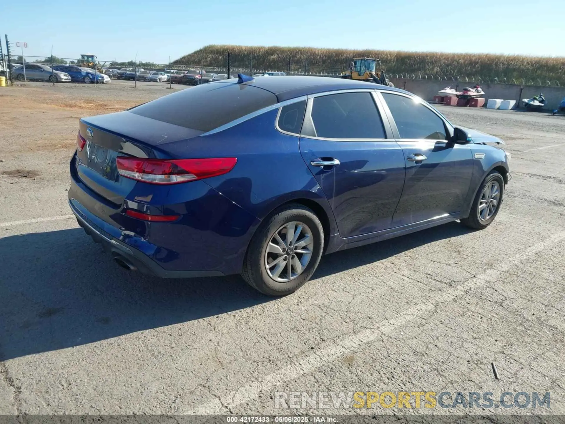 4 Photograph of a damaged car 5XXGT4L37KG277717 KIA OPTIMA 2019