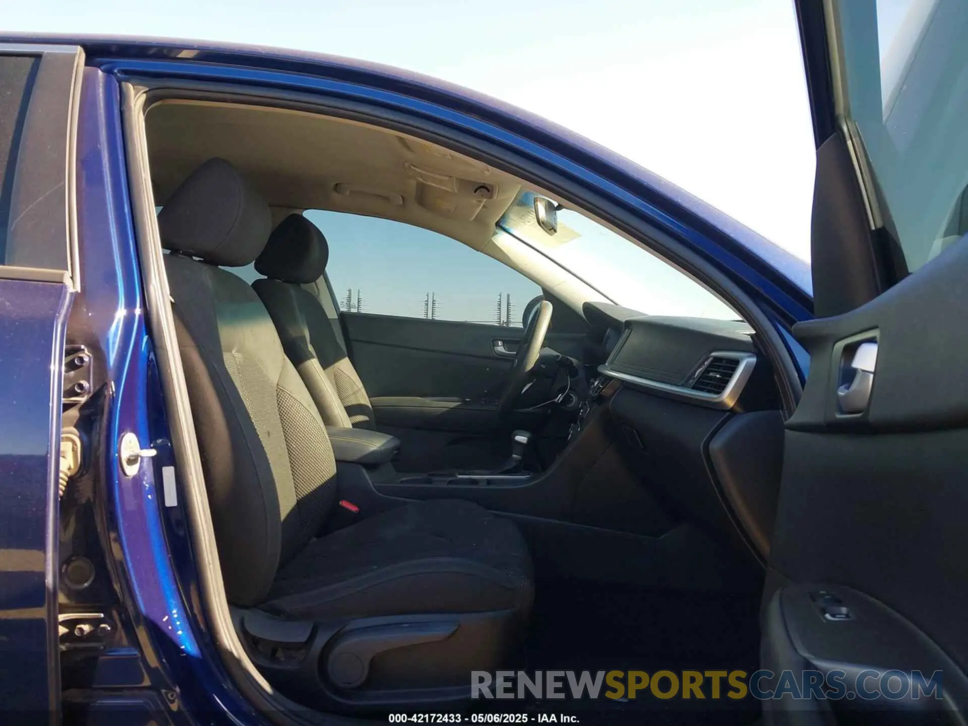 5 Photograph of a damaged car 5XXGT4L37KG277717 KIA OPTIMA 2019