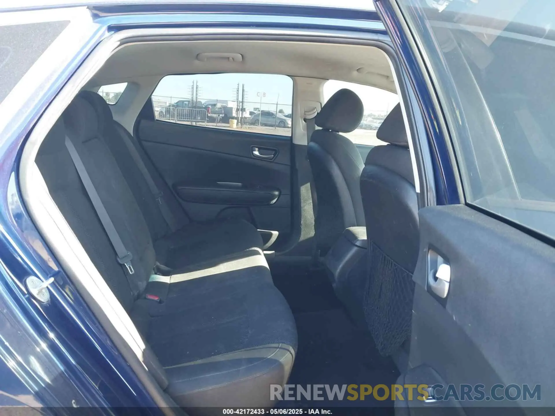 8 Photograph of a damaged car 5XXGT4L37KG277717 KIA OPTIMA 2019