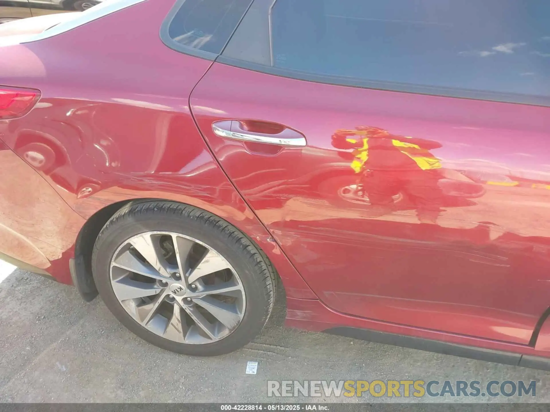 18 Photograph of a damaged car 5XXGT4L37KG279788 KIA OPTIMA 2019