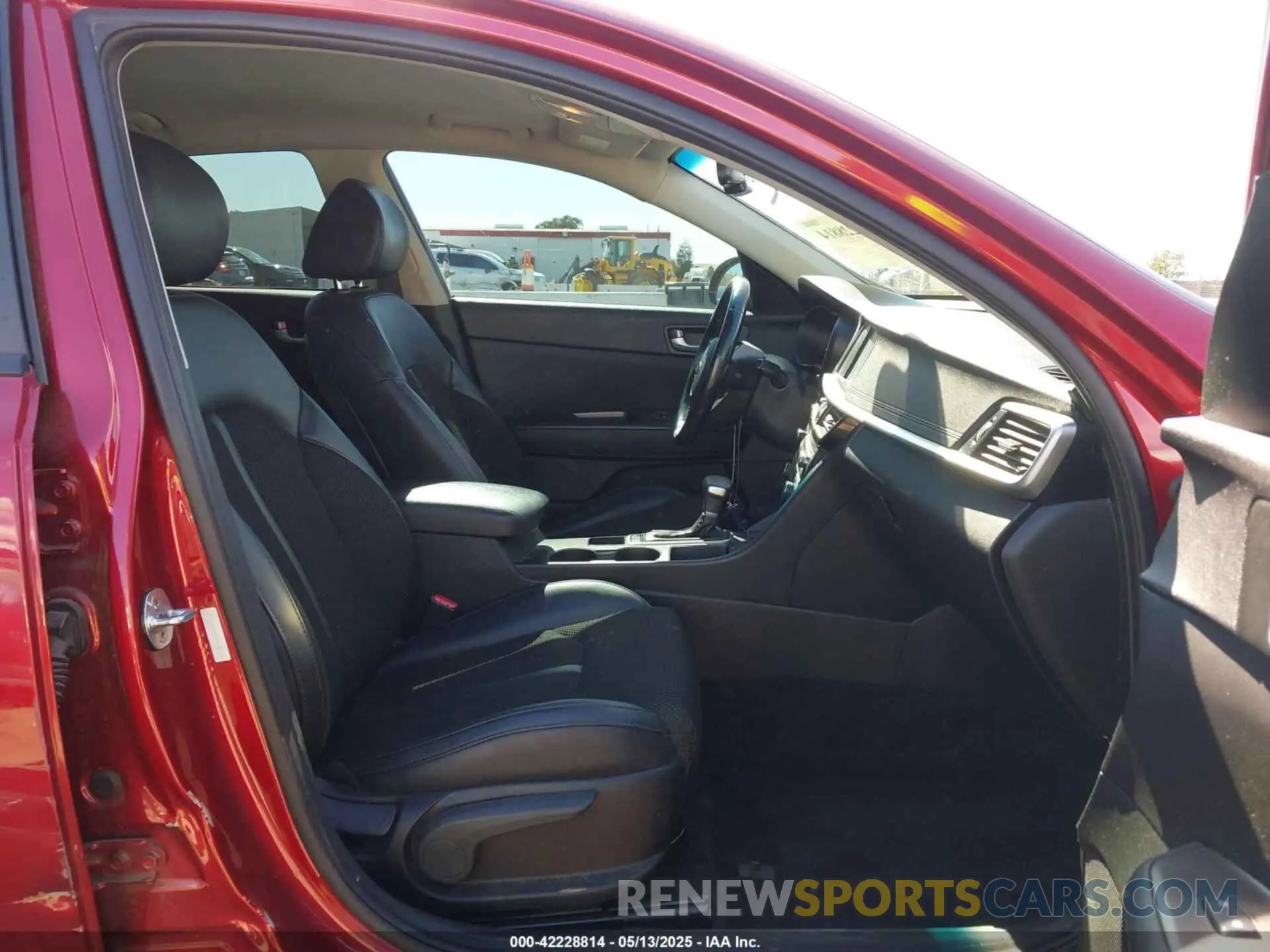 5 Photograph of a damaged car 5XXGT4L37KG279788 KIA OPTIMA 2019