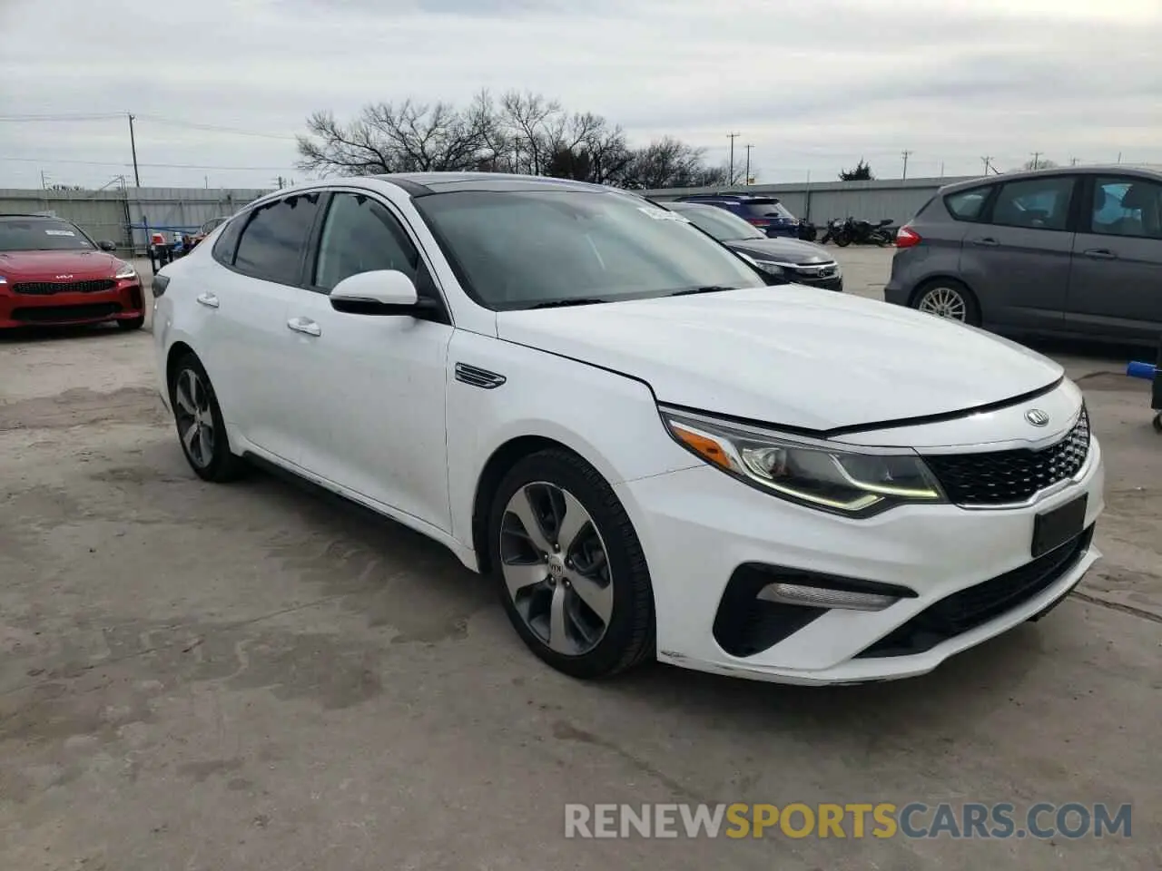 4 Photograph of a damaged car 5XXGT4L37KG280102 KIA OPTIMA 2019