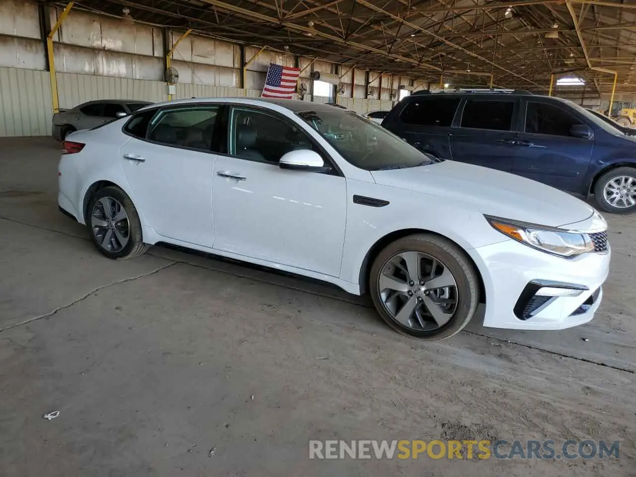 4 Photograph of a damaged car 5XXGT4L37KG287308 KIA OPTIMA 2019